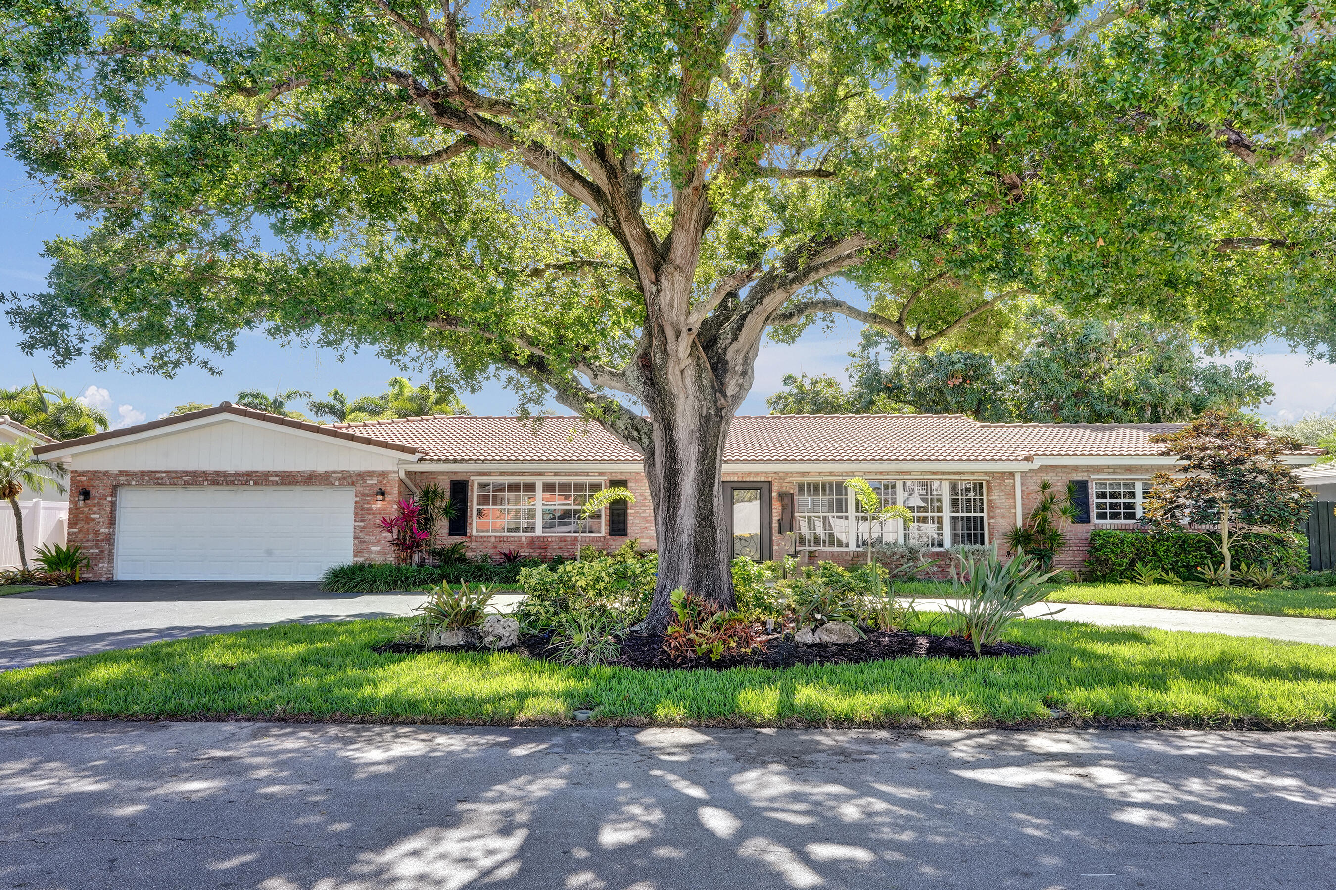 3BR – SingleFamilyResidence at 3930 NE 21st Avenue