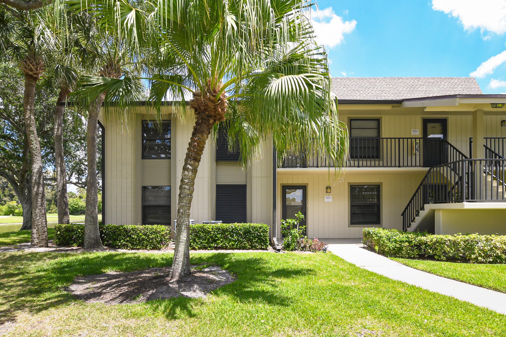 2BR – Condominium at 20 Plantation Drive #101