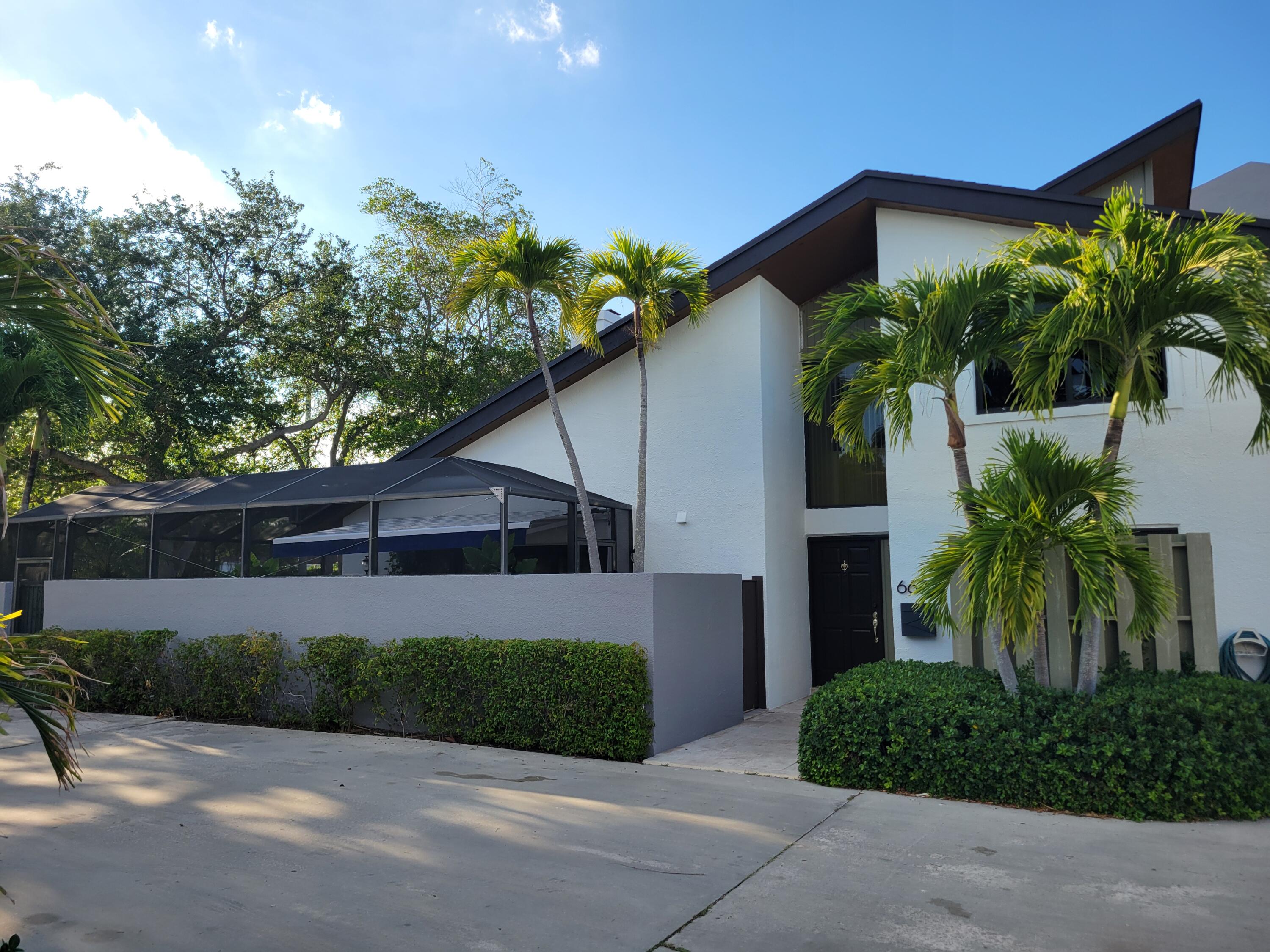 4BR – Townhouse at 6671 SW 70th Terrace #20