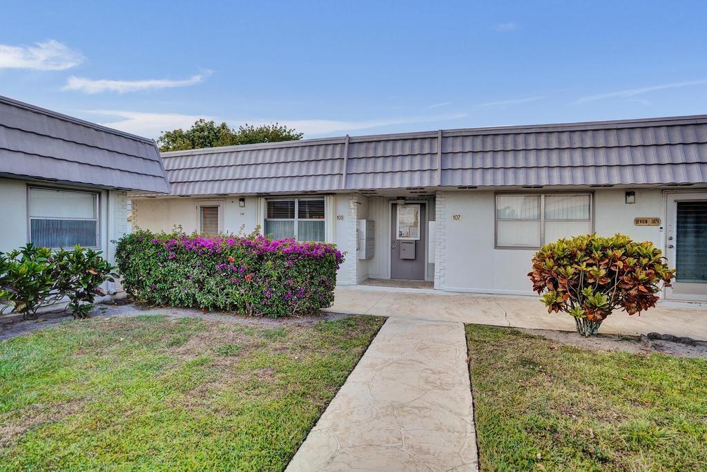 2BR – Condominium at 108 Valencia Boulevard #E108