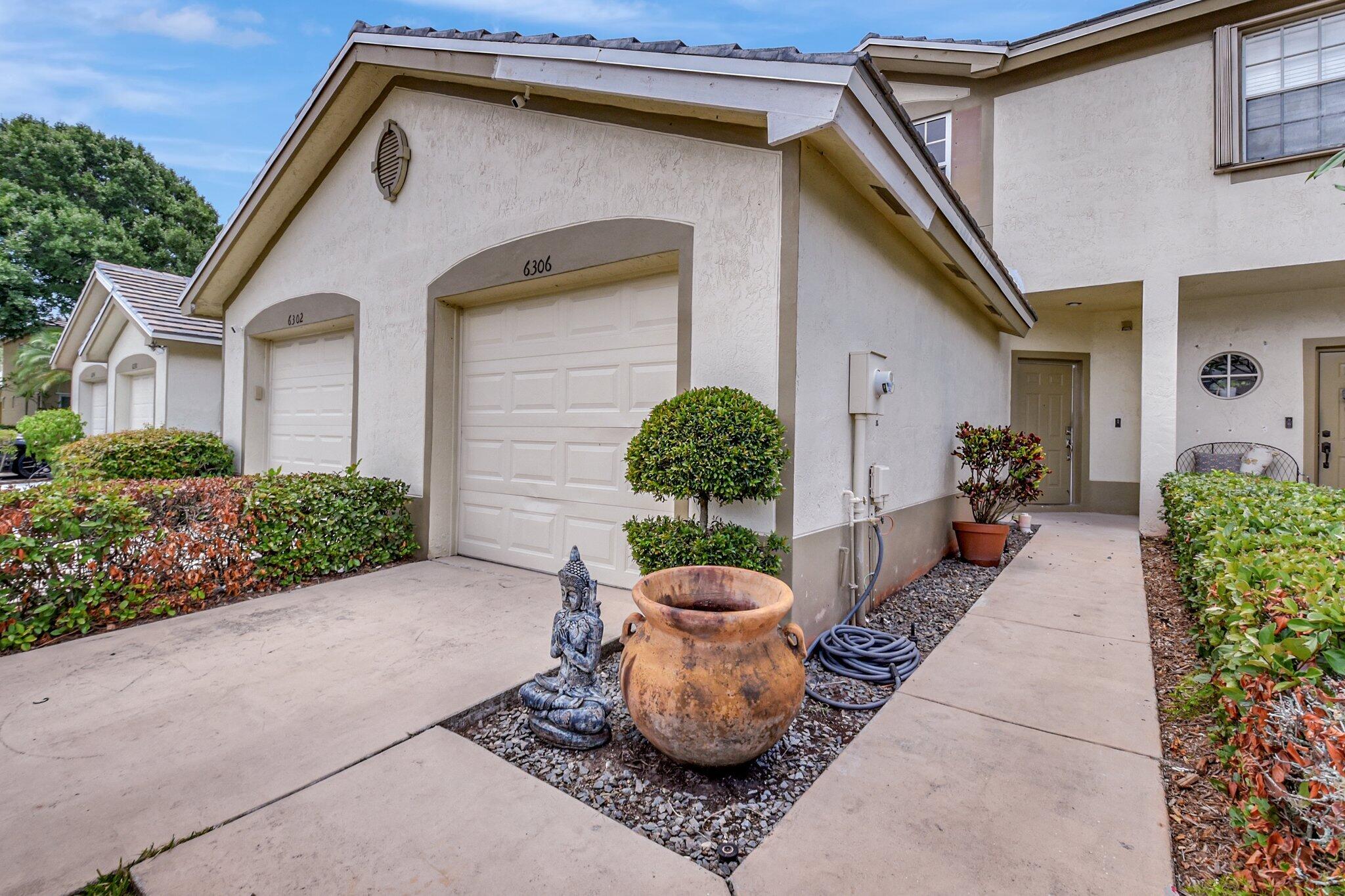 2BR – Townhouse at 6306 Crescent Lake Way