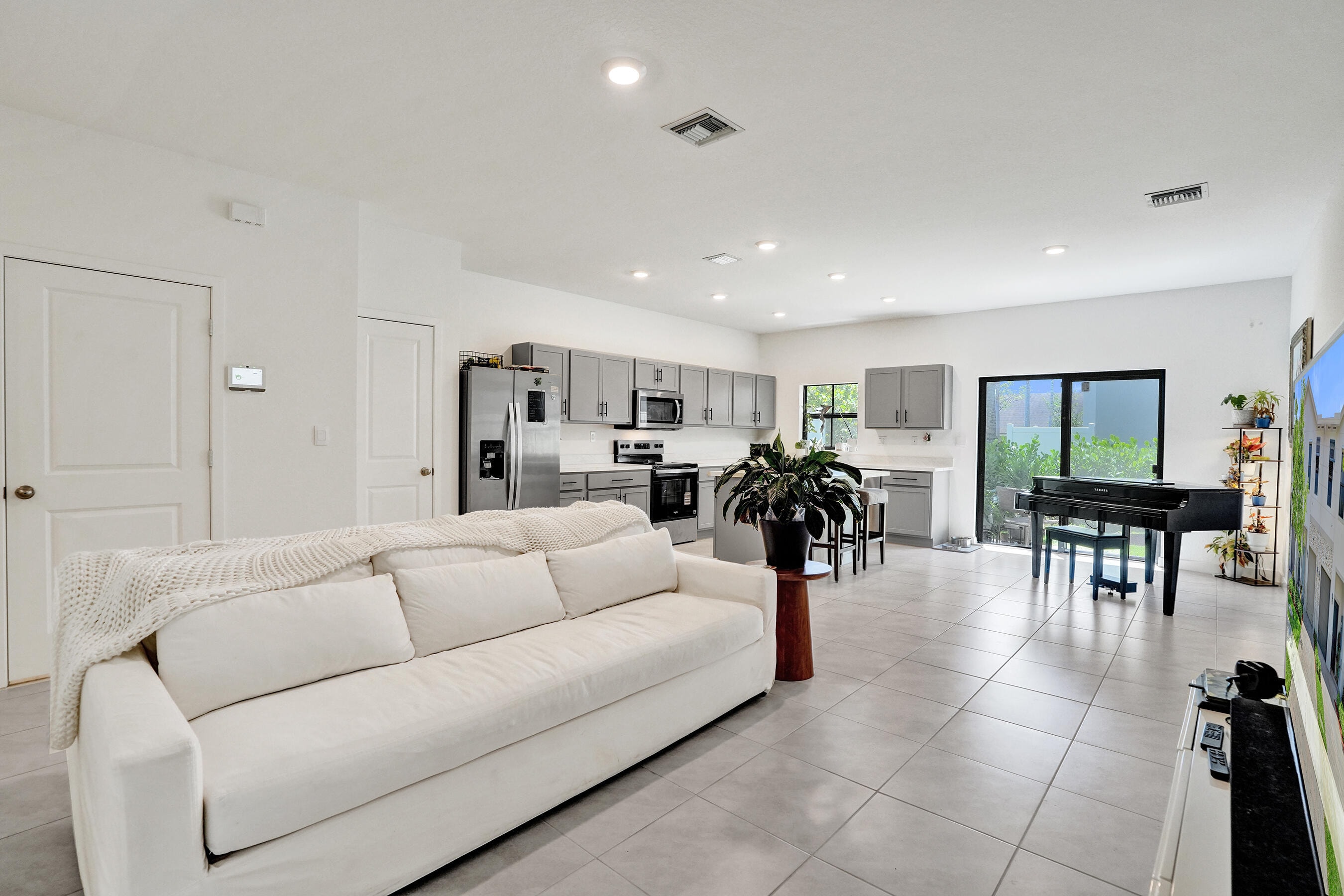 3BR – Townhouse at 975 NW 3rd Terrace