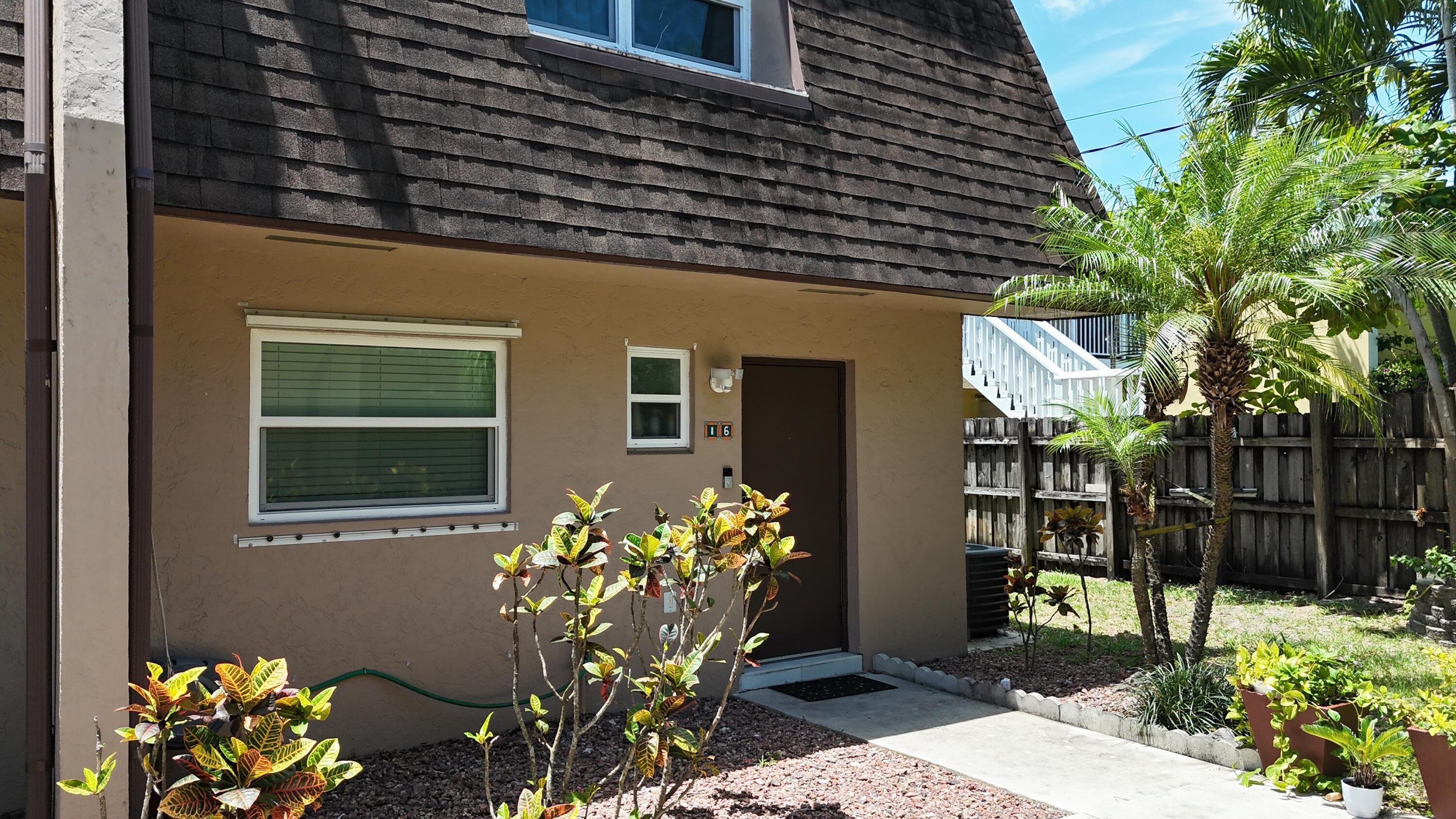 2BR – Townhouse at 2520 Van Buren Street #16