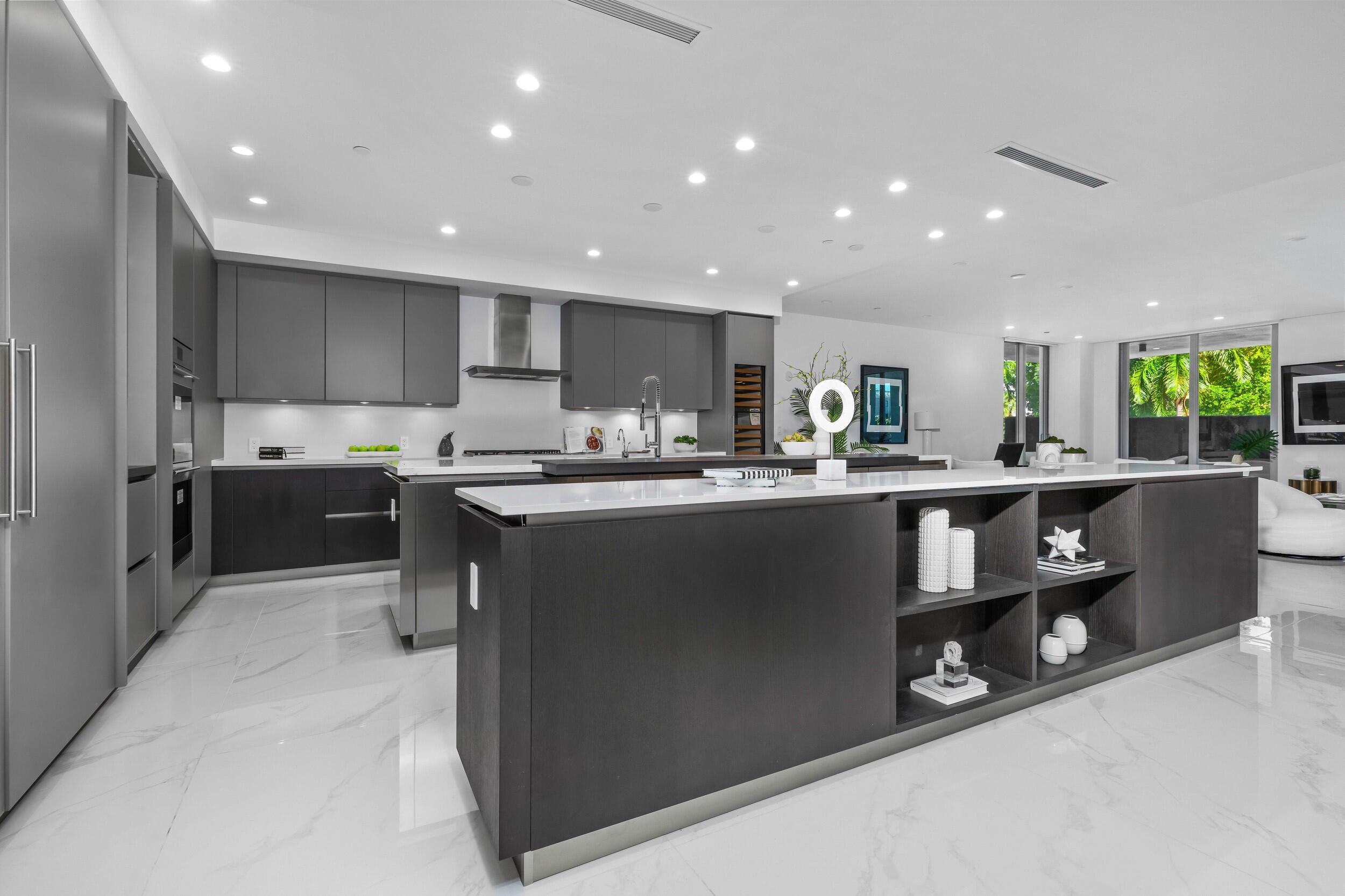 4BR – Condominium at 495 E Royal Palm Road #201