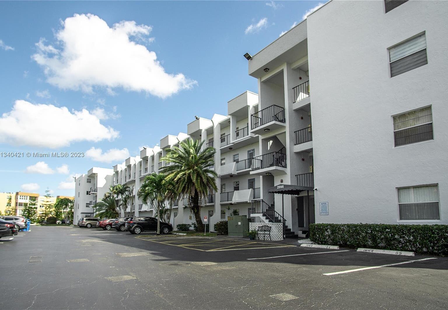 2BR – Condominium at 2998 Sunrise Lakes Drive E #116