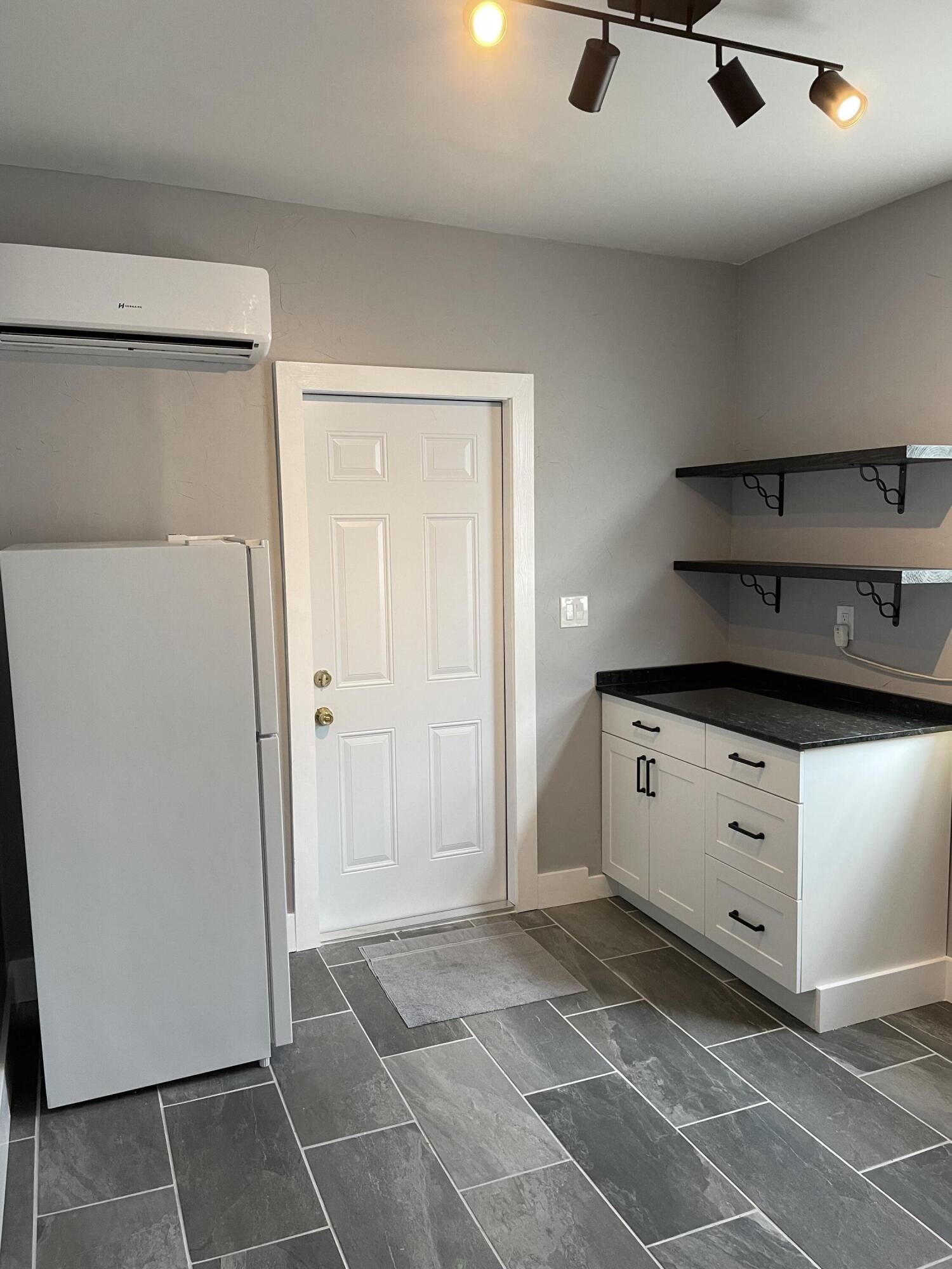 1BR – Townhouse at 432 15th Street #2