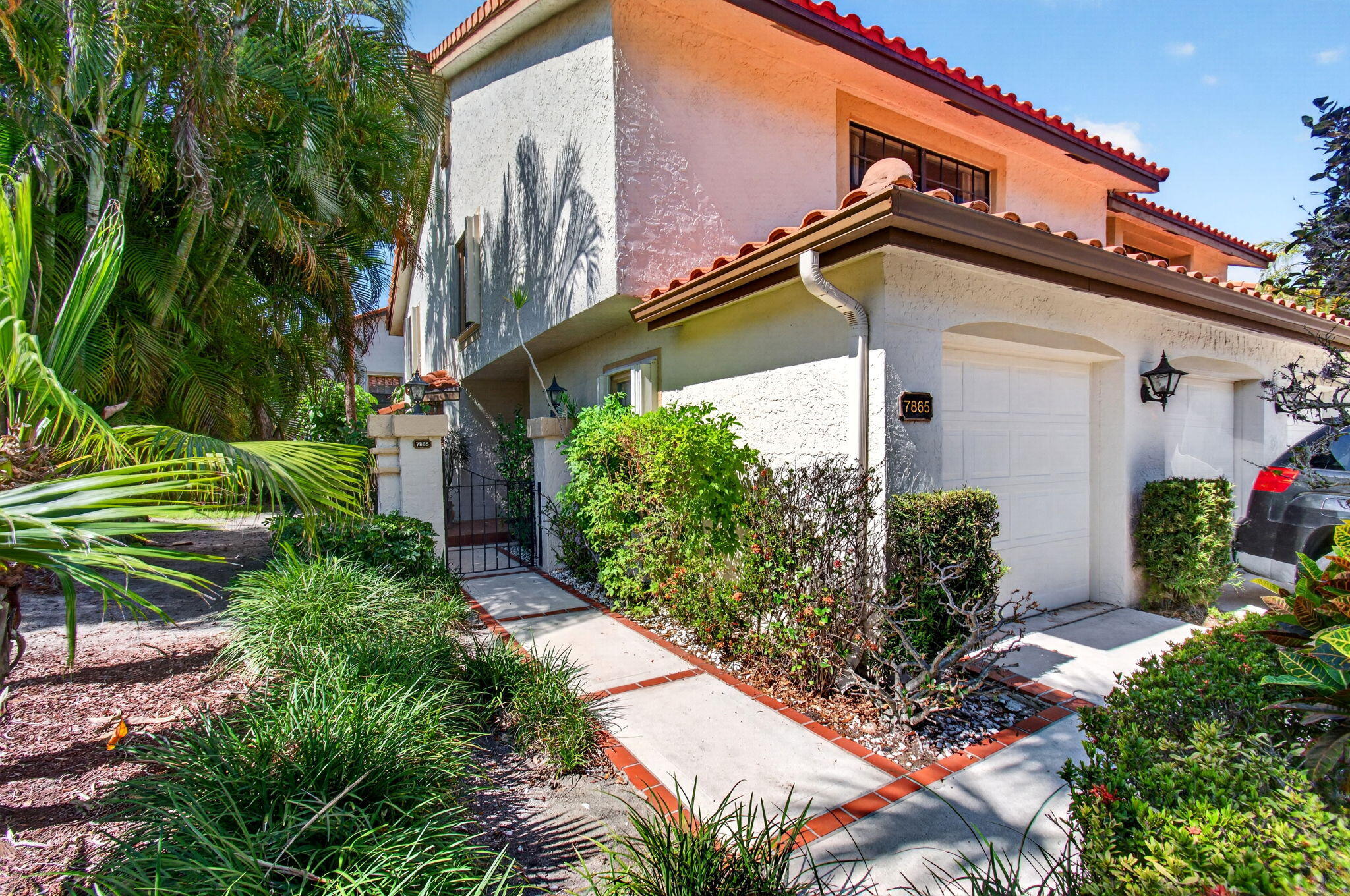 3BR – Townhouse at 7865 La Mirada Drive