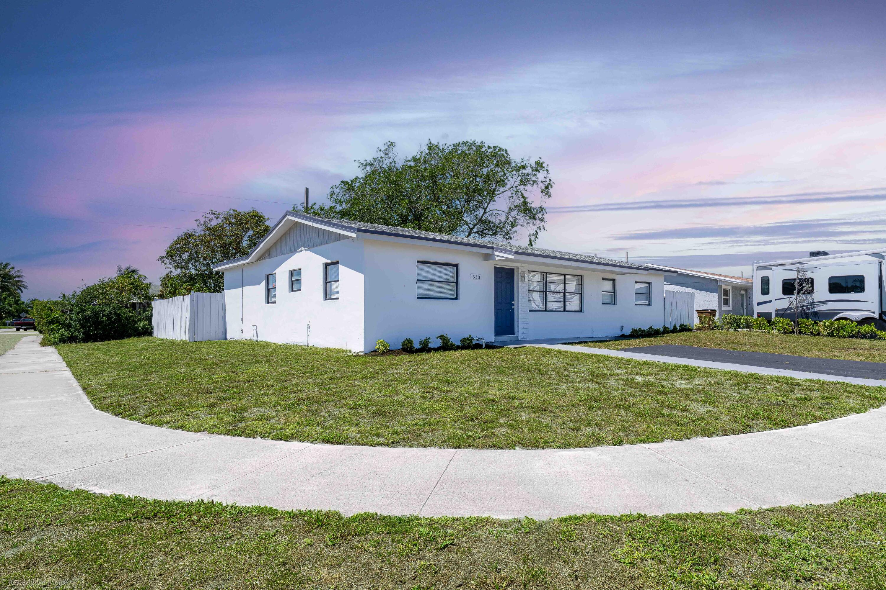 4BR – SingleFamilyResidence at 510 SW 13th Place
