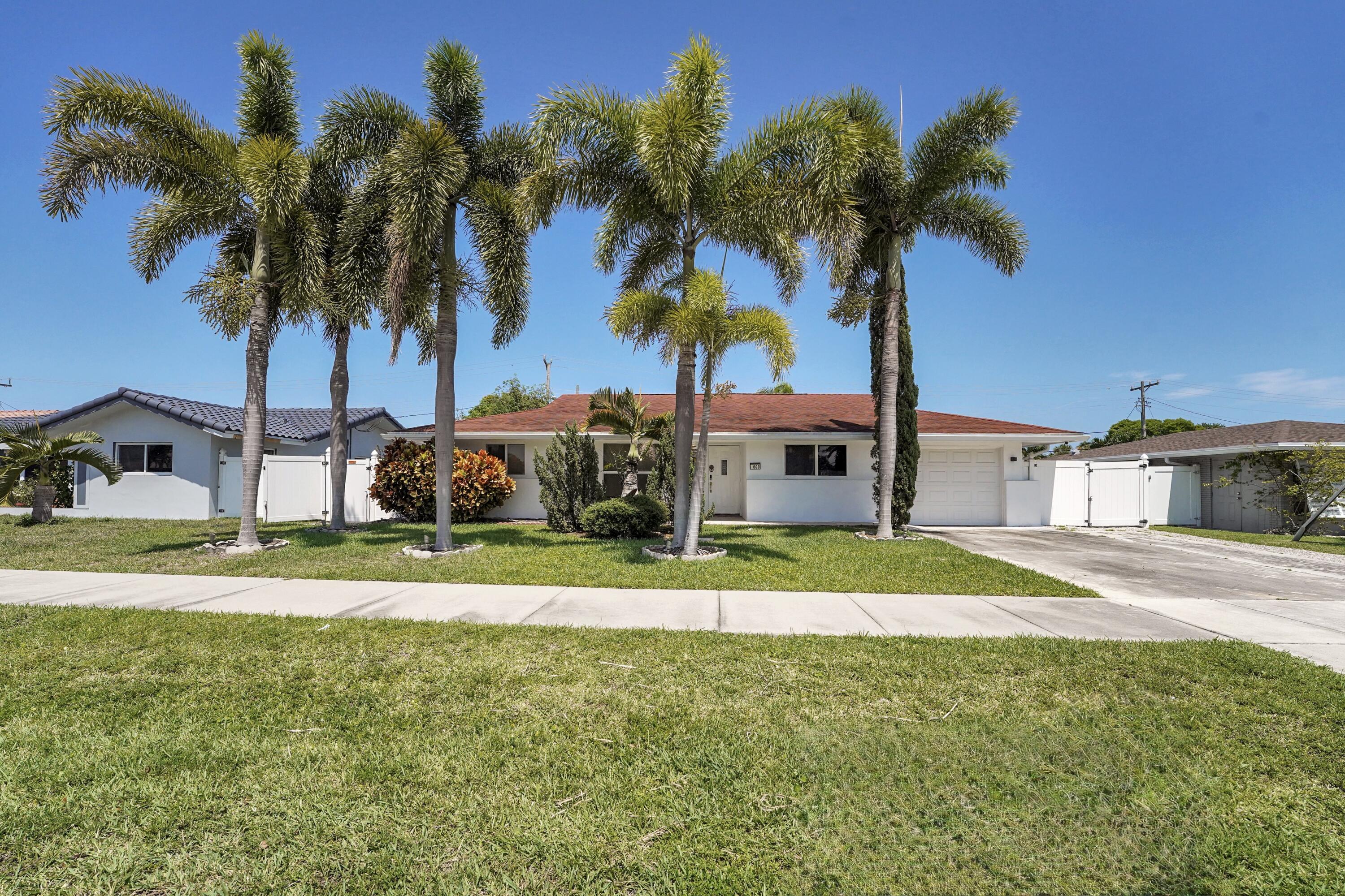 4BR – SingleFamilyResidence at 600 NW 12th Avenue