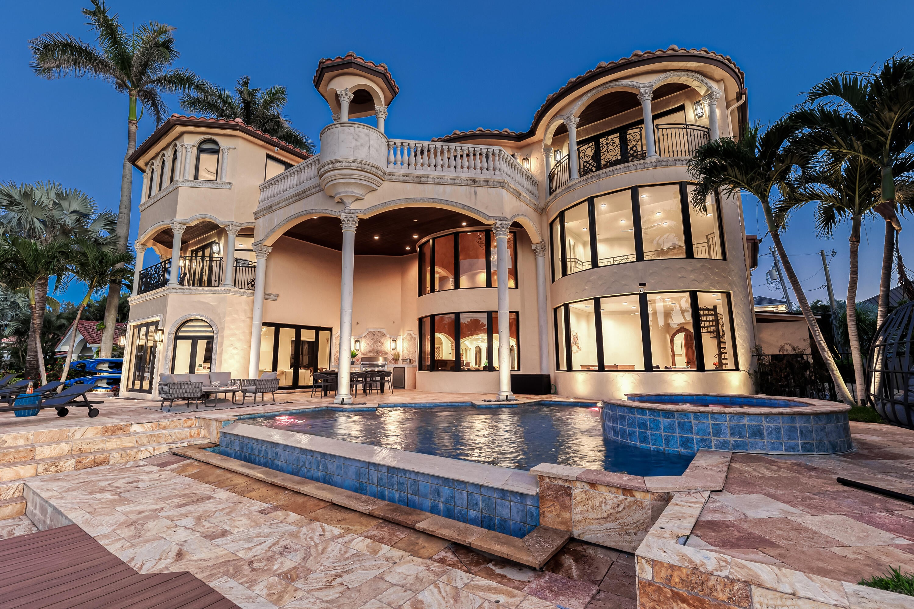 6BR – SingleFamilyResidence at 1011 Rhodes Villa Avenue