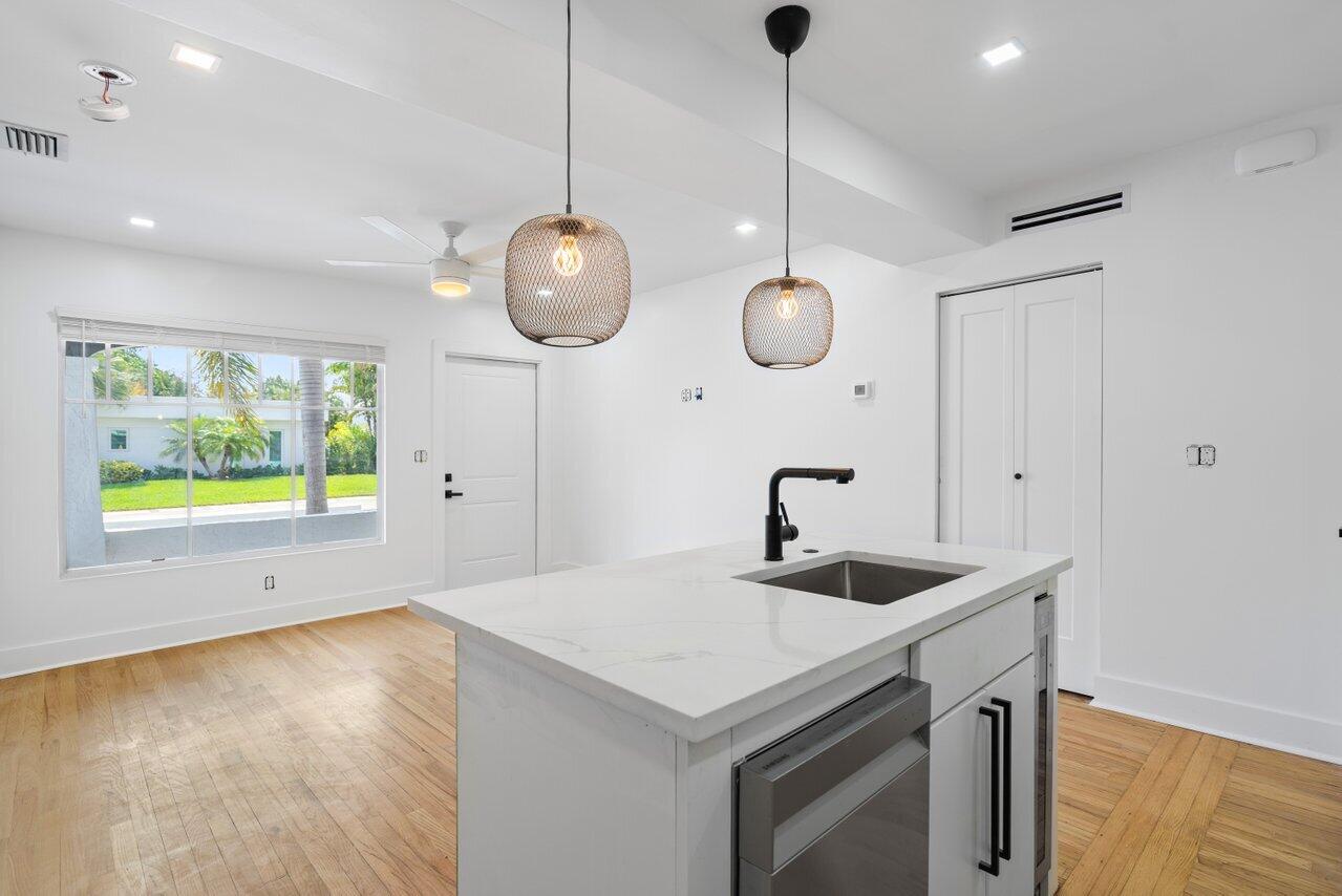 1BR – Apartment at 401 NE 2nd Avenue #2
