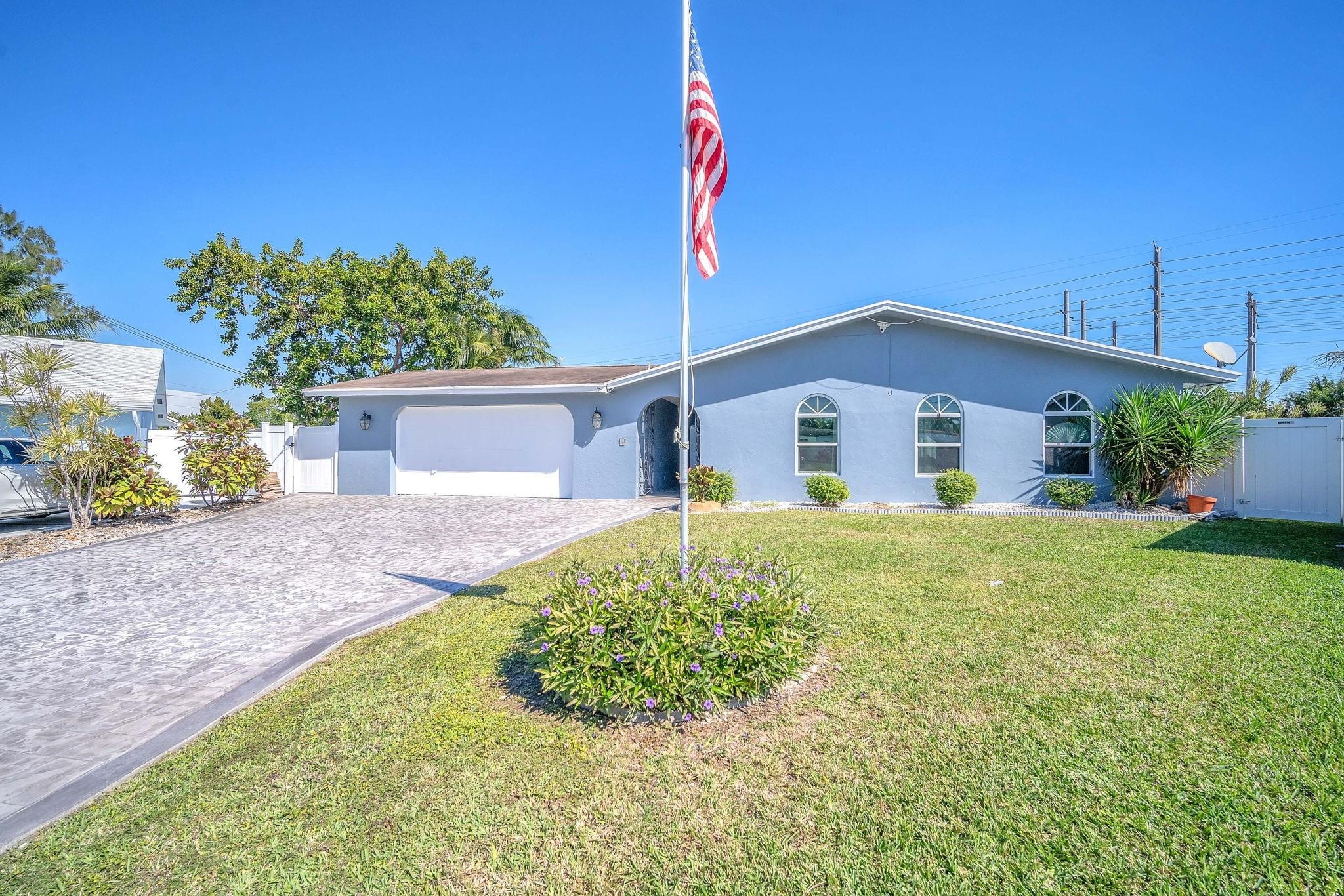 5BR – SingleFamilyResidence at 4406 SW 37th Avenue
