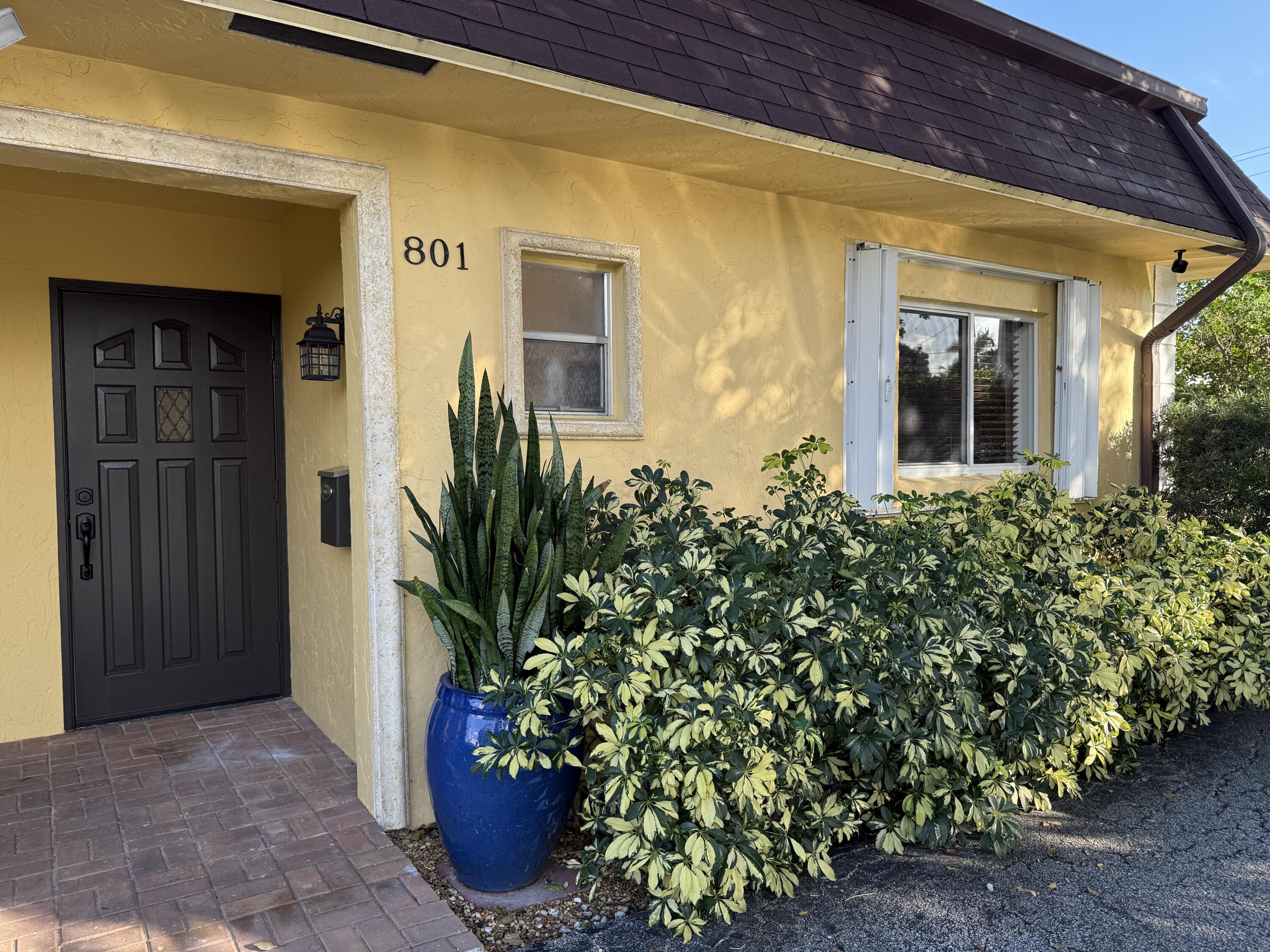 1BR – Townhouse at 801 NE 2nd Avenue