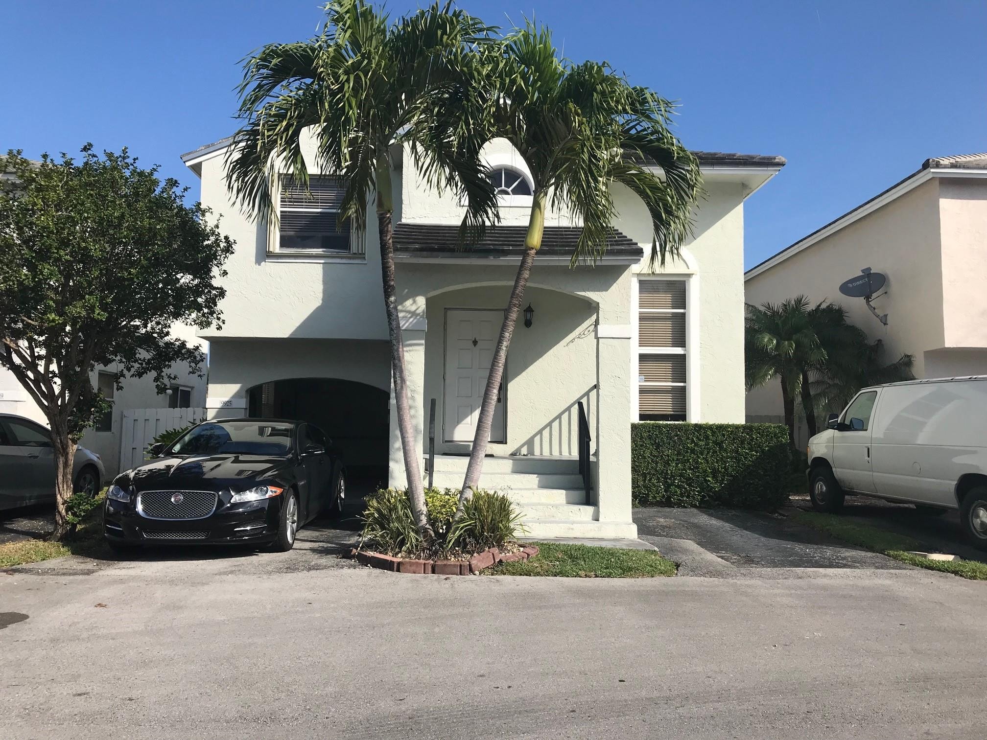 3BR – SingleFamilyResidence at 9925 NW 9th Court