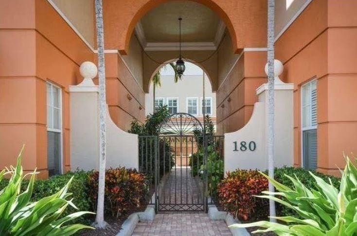 3BR – Townhouse at 180 NE 6th Avenue #F