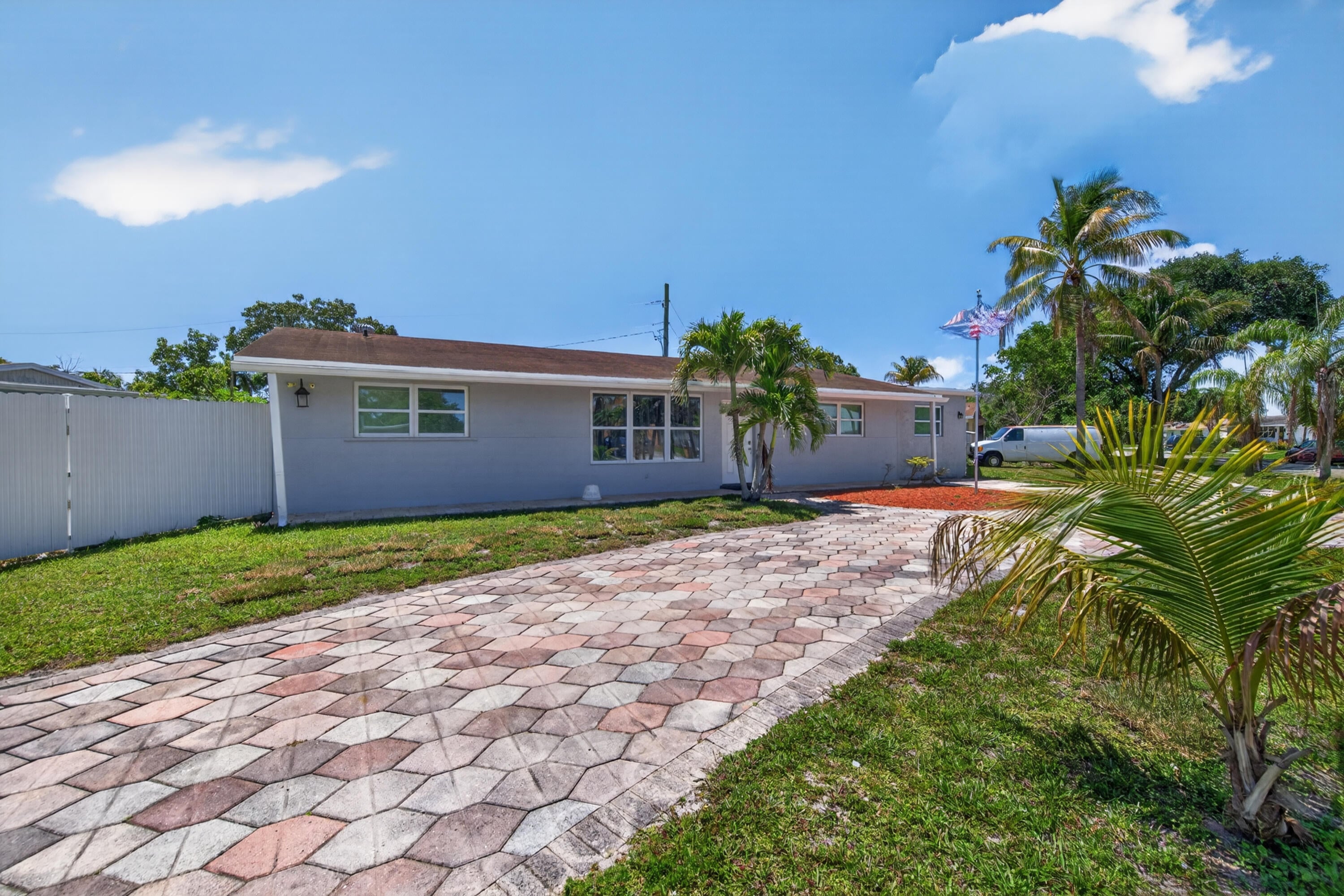 4BR – SingleFamilyResidence at 650 NW 38th Place