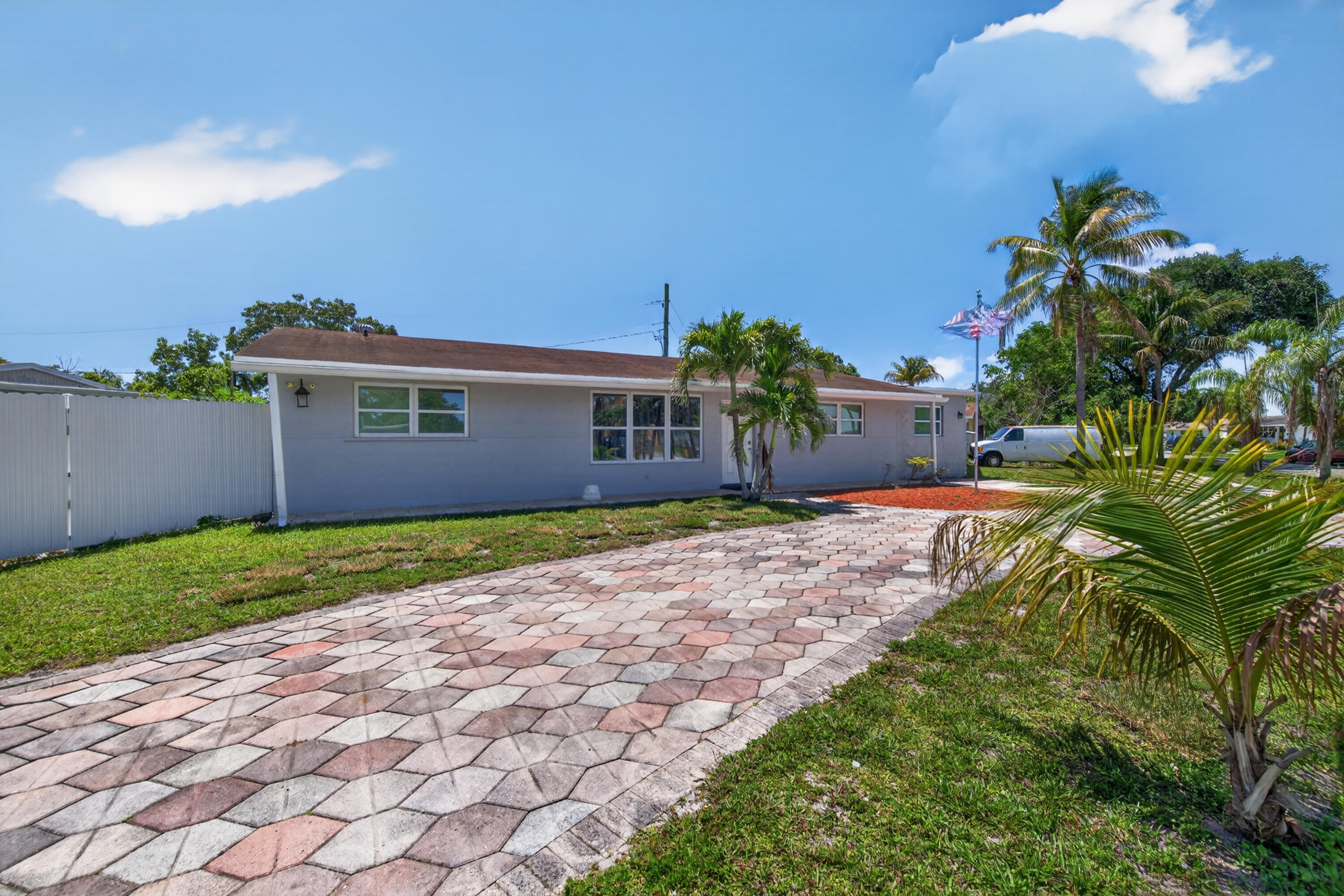 4BR – SingleFamilyResidence at 650 NW 38th Place