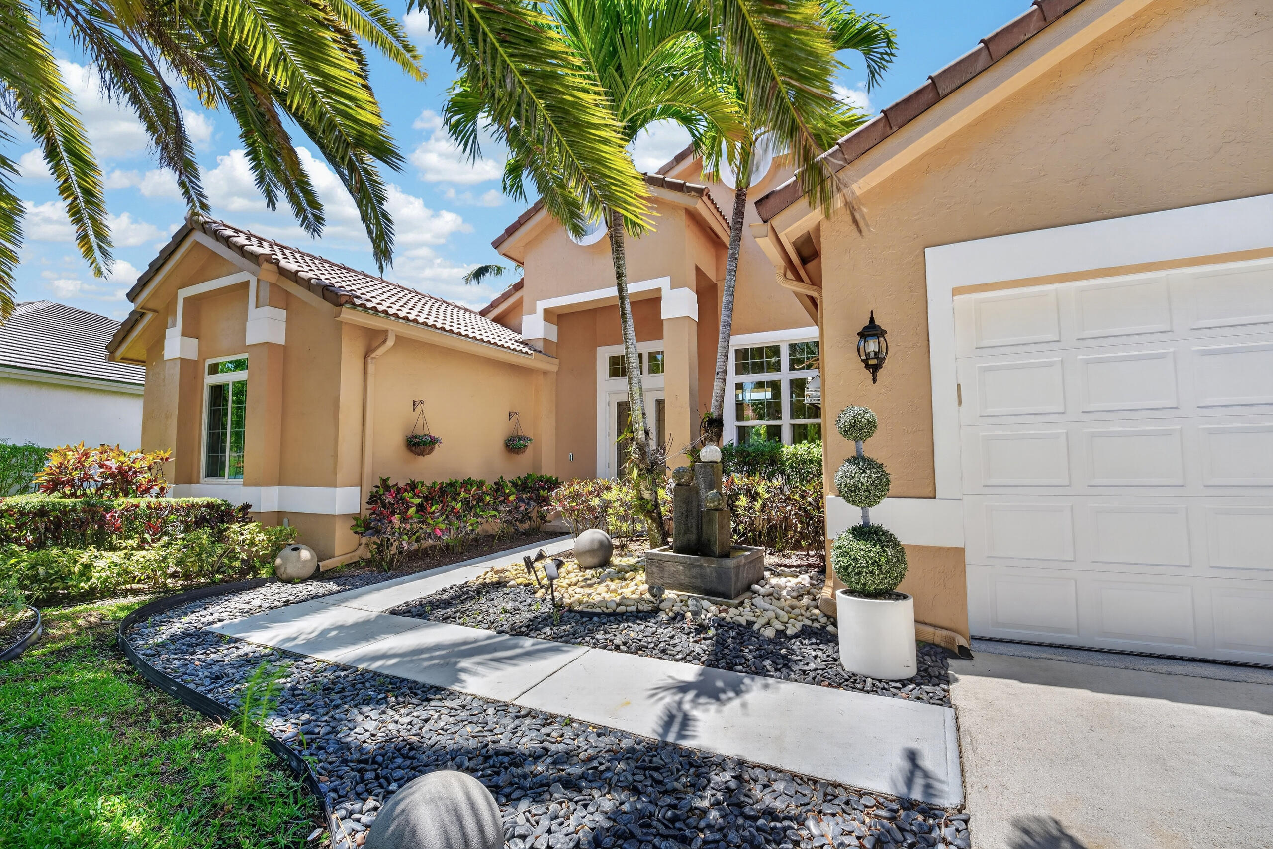 5BR – SingleFamilyResidence at 3043 Lakewood Drive