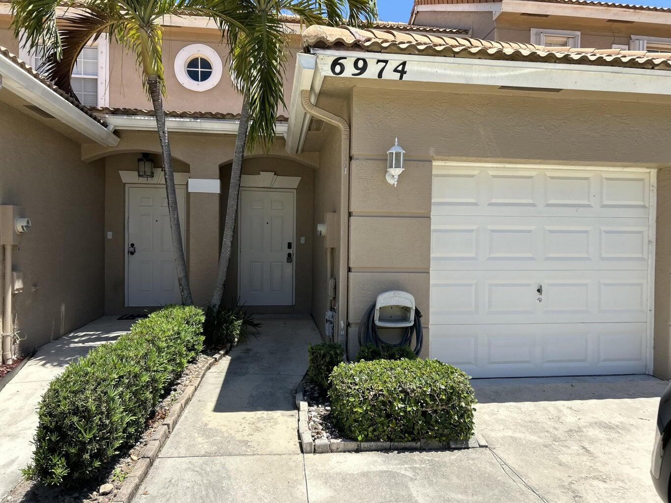 2BR – Townhouse at 6974 Oak Bridge Lane
