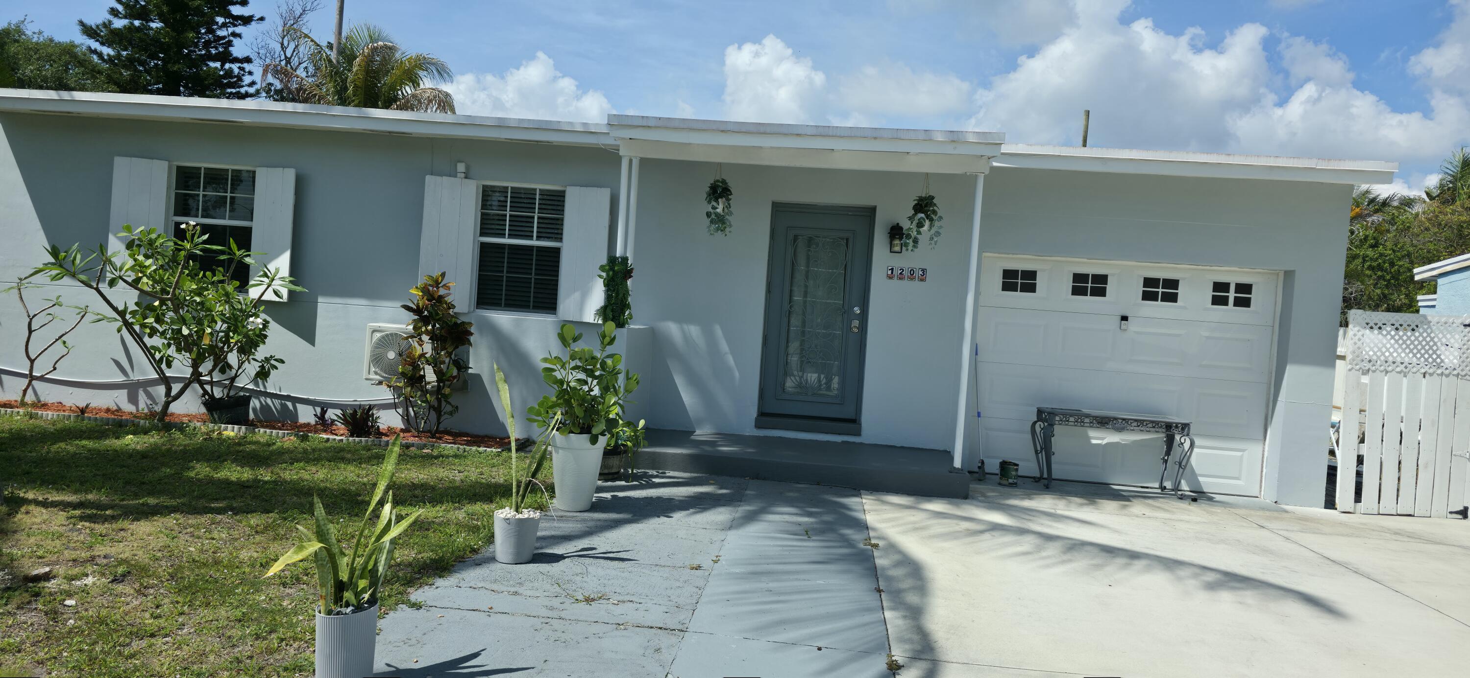 2BR – SingleFamilyResidence at 1203 Chateau Park Drive