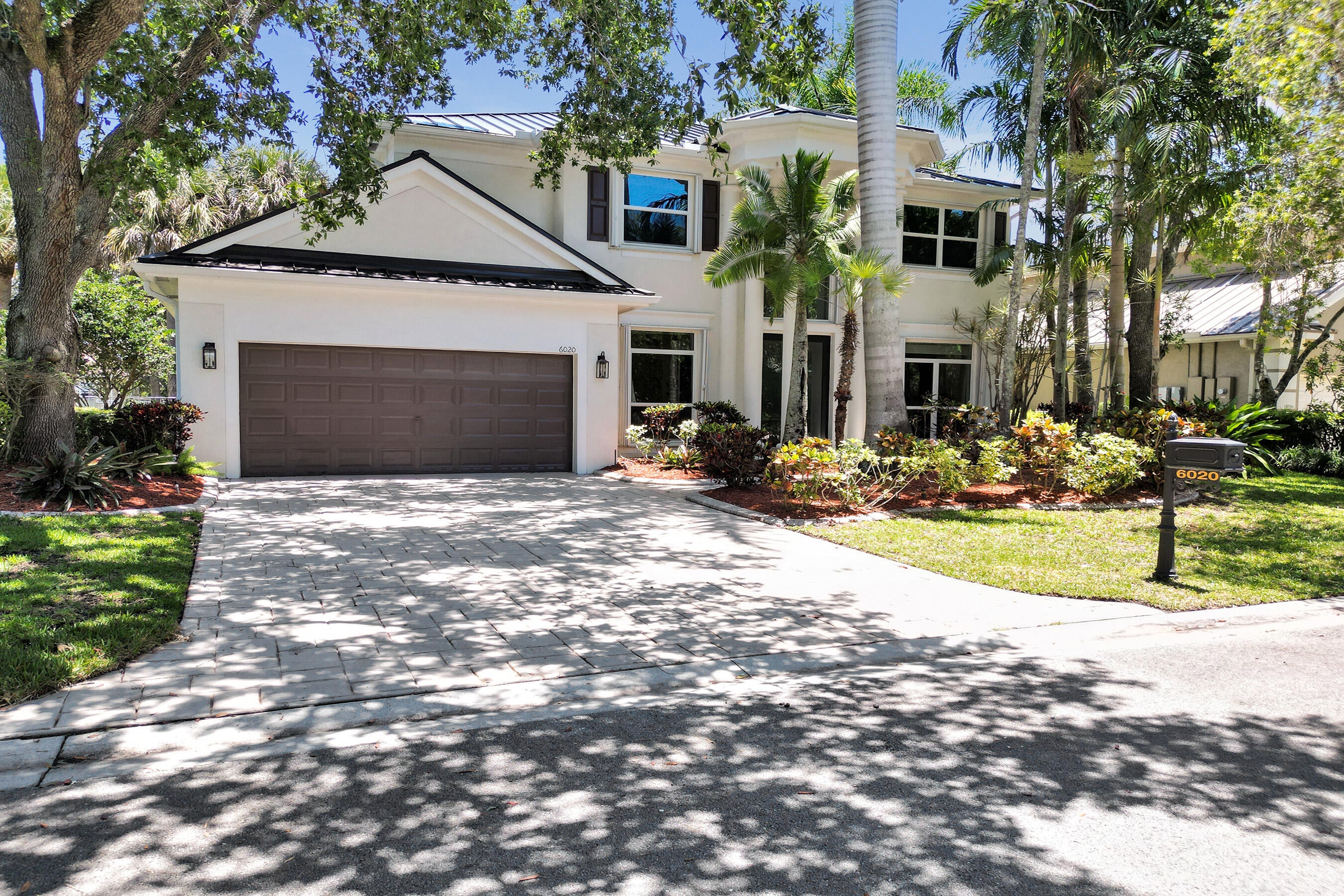 4BR – SingleFamilyResidence at 6020 NW 104th Lane
