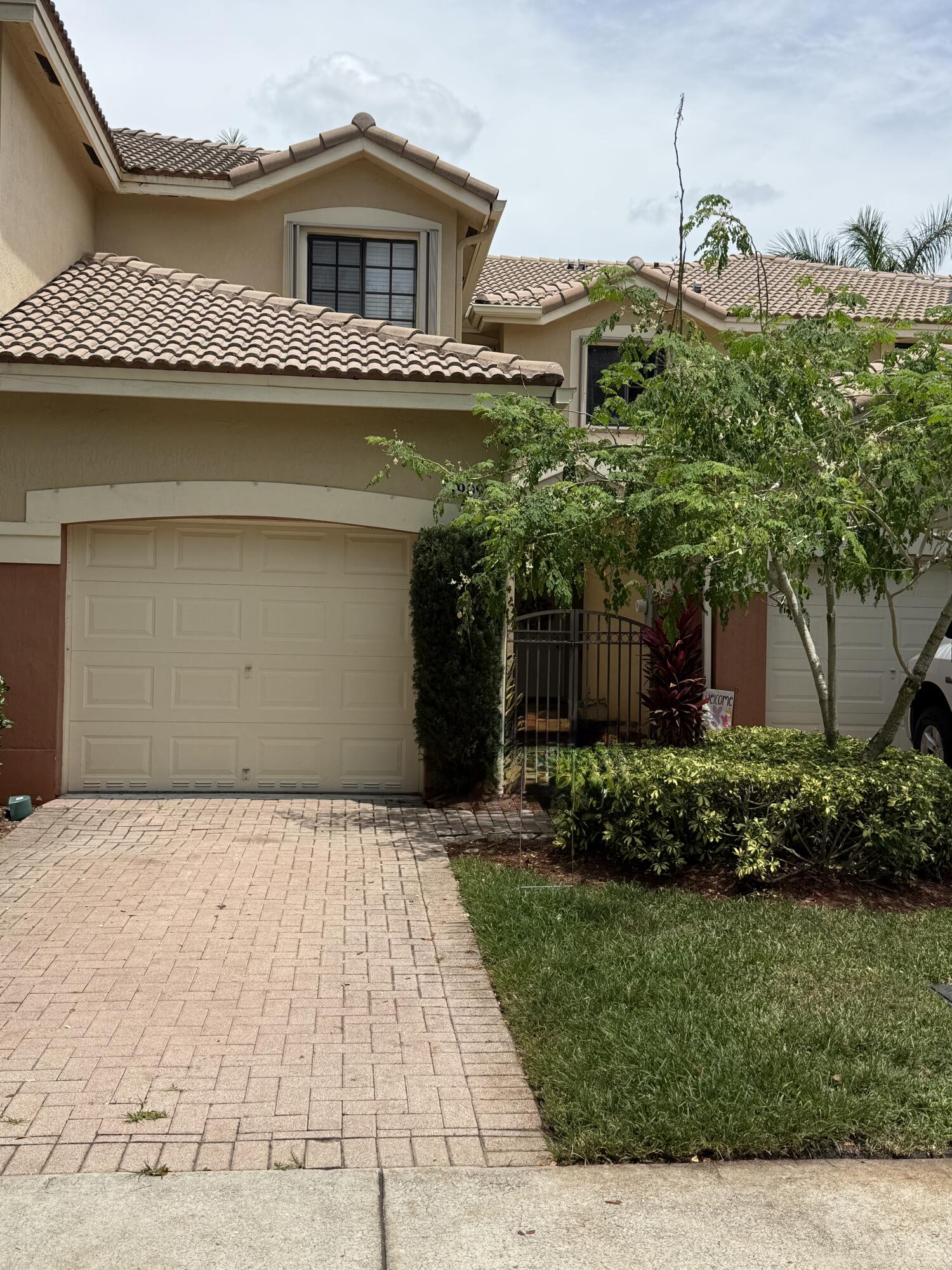 3BR – Townhouse at 3909 Tree Top Drive #3909