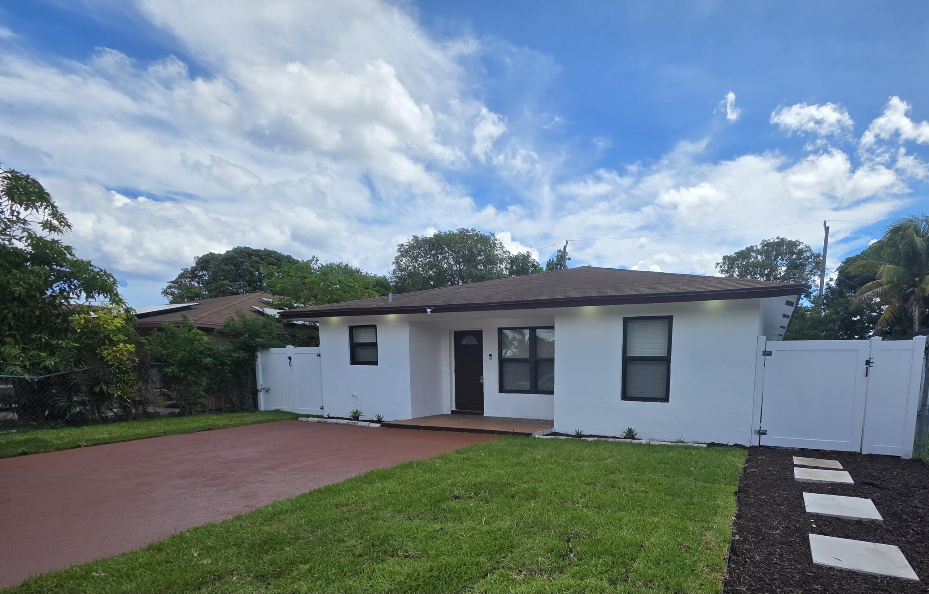 3BR – SingleFamilyResidence at 320 Sterling Avenue
