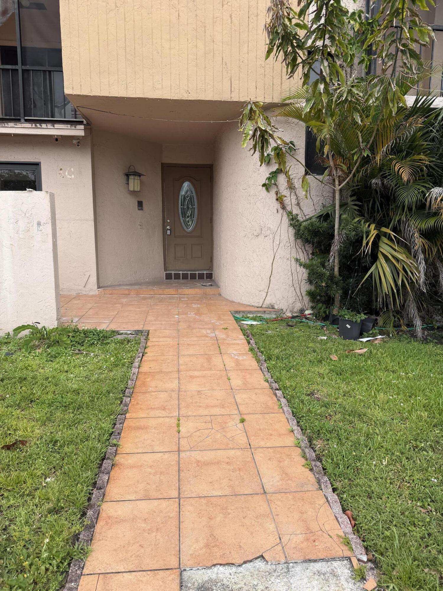3BR – Townhouse at 2700 S University Drive #4c