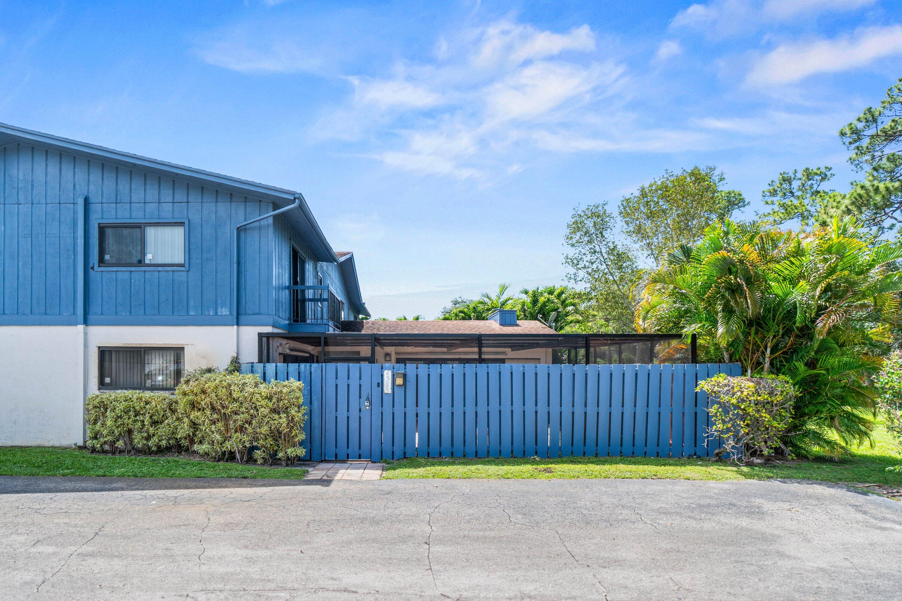 3BR – Townhouse at 4585 Holly Lake Drive