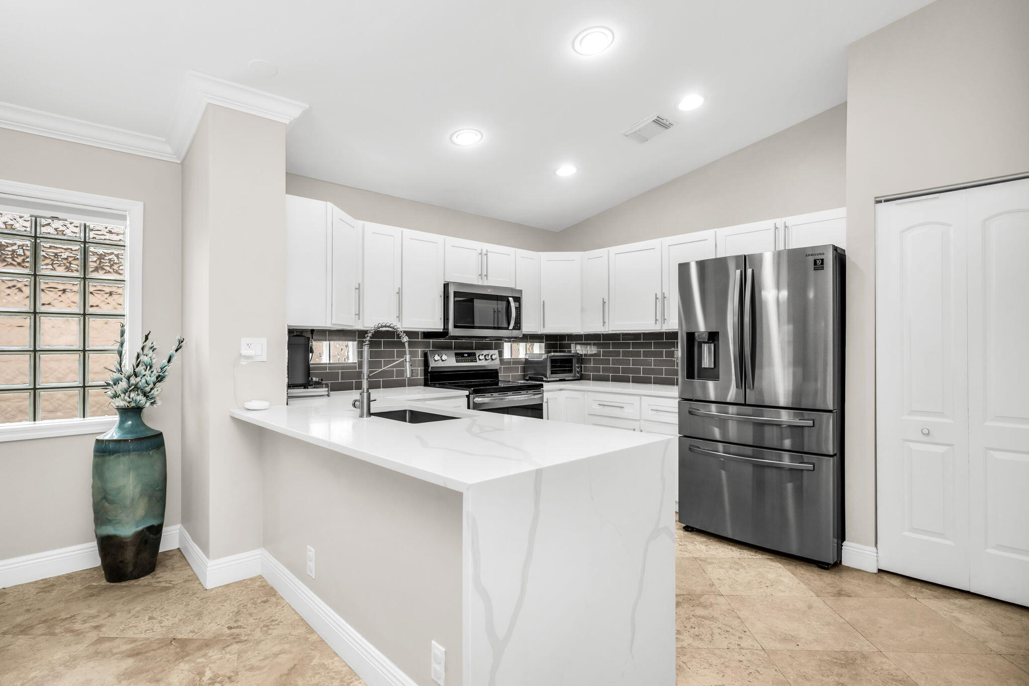 4BR – SingleFamilyResidence at 12361 NW 55th Street