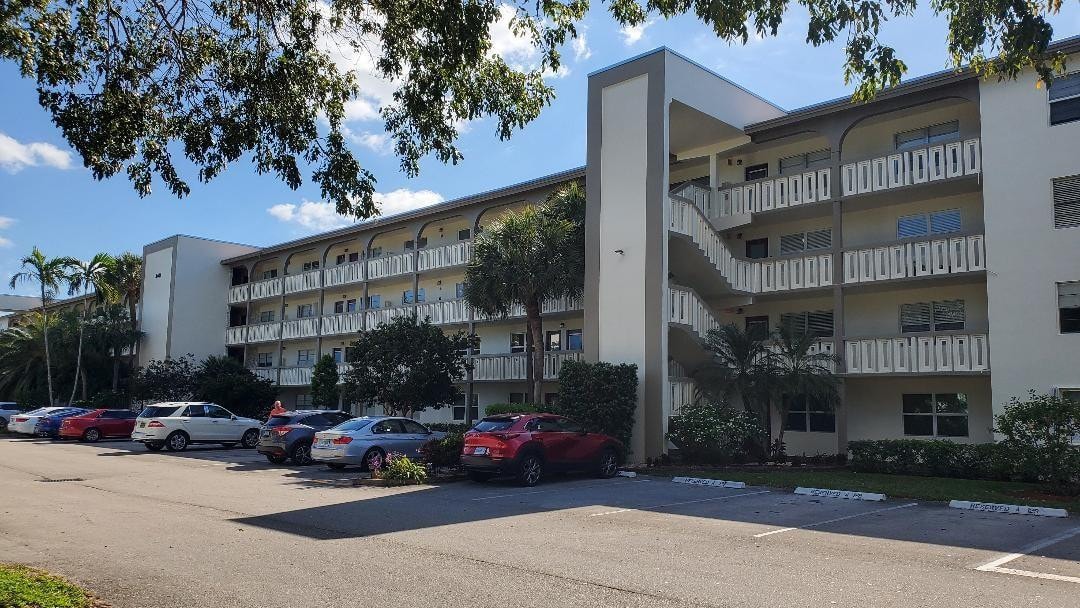 1BR – Condominium at 3401 Bimini Lane Lane #H3