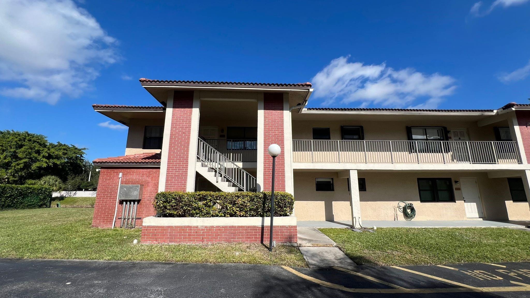 2BR – Apartment at 9621 NW 4th Street #3e