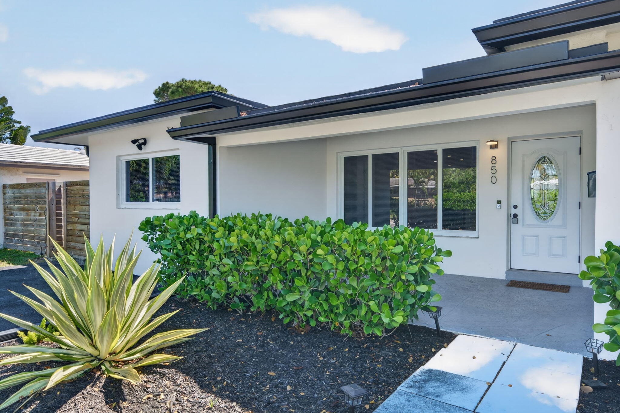 3BR – SingleFamilyResidence at 850 SE 1st Avenue