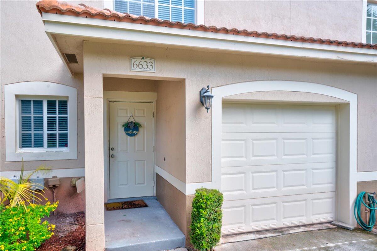 3BR – Townhouse at 6633 Old Farm Trail