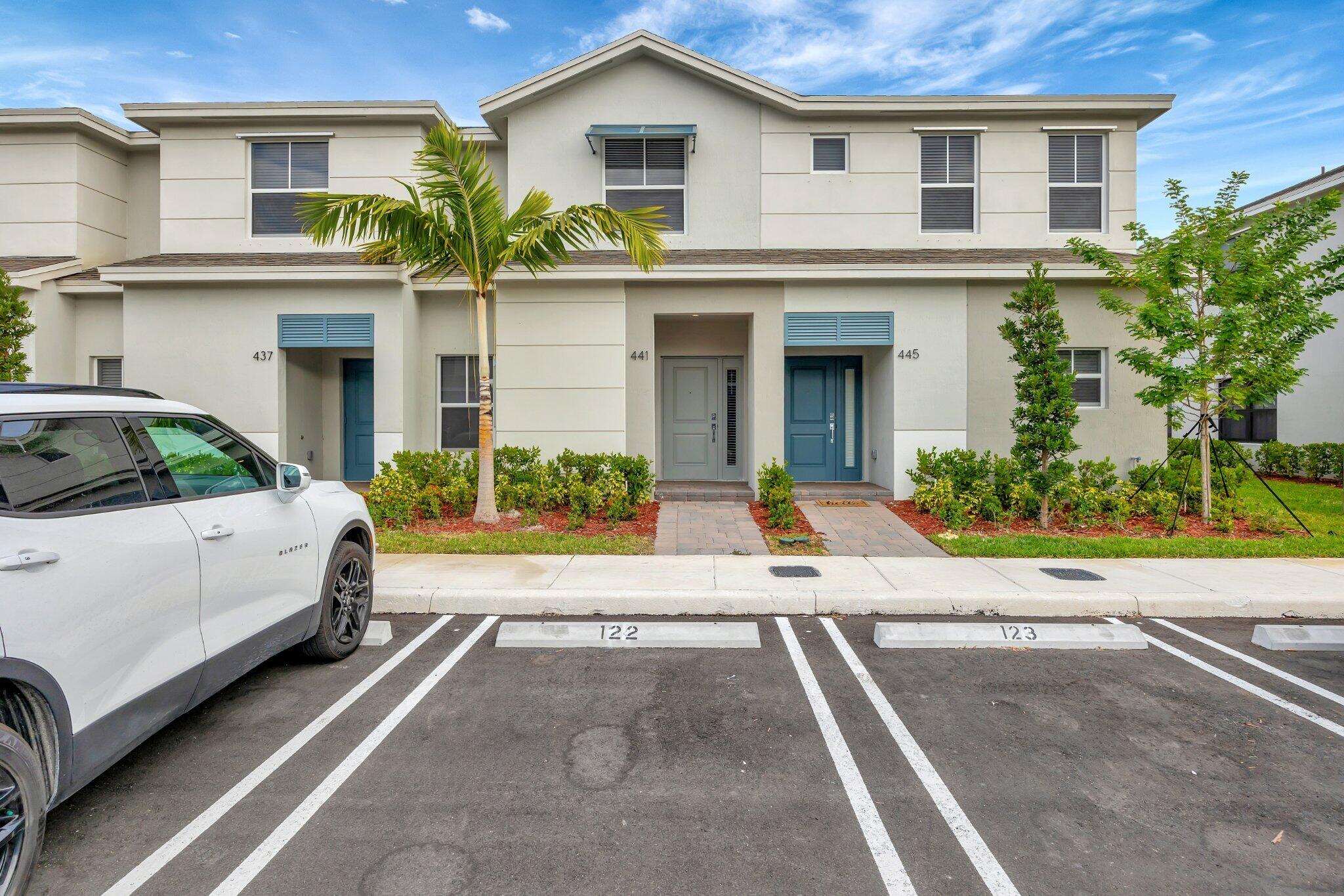 3BR – Townhouse at 441 NE 1st Drive