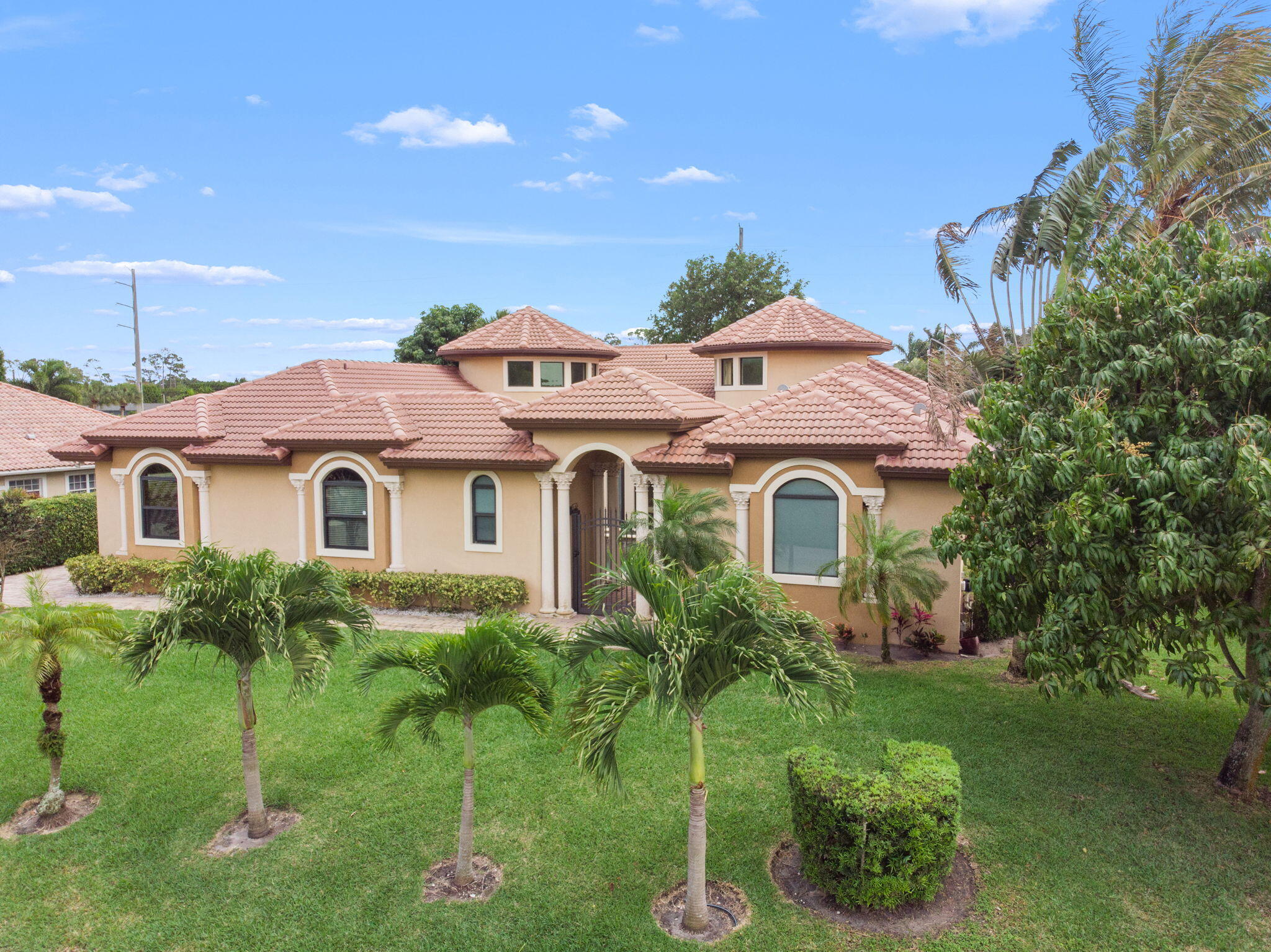 6BR – SingleFamilyResidence at 4190 Gleneagles Drive