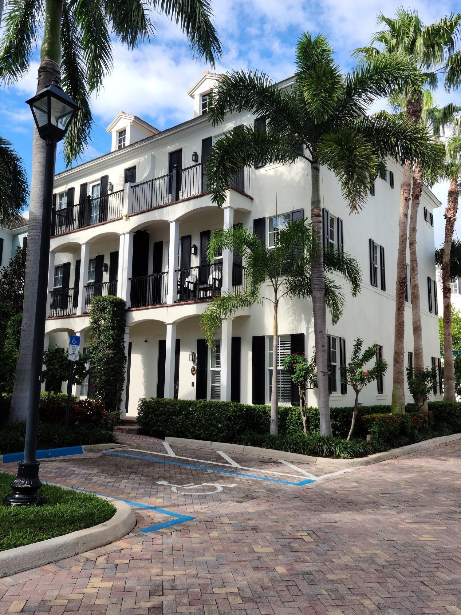 3BR – Townhouse at 134 Madison Lane