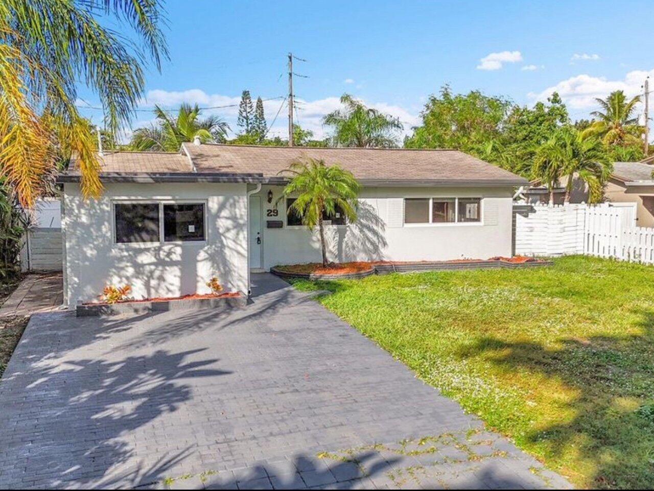 3BR – SingleFamilyResidence at 29 SE 8th Street