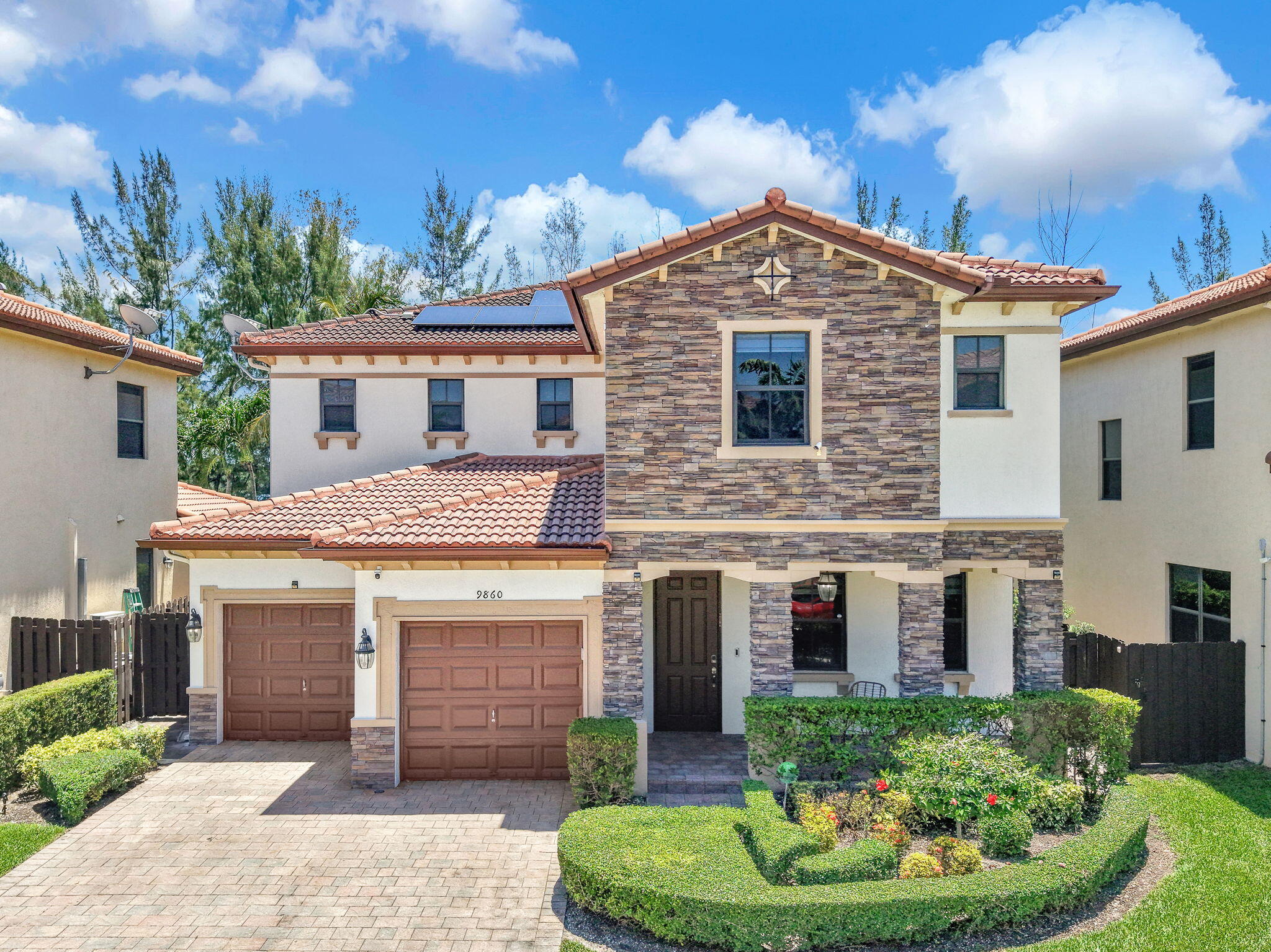 4BR – SingleFamilyResidence at 9860 NW 86th Terrace