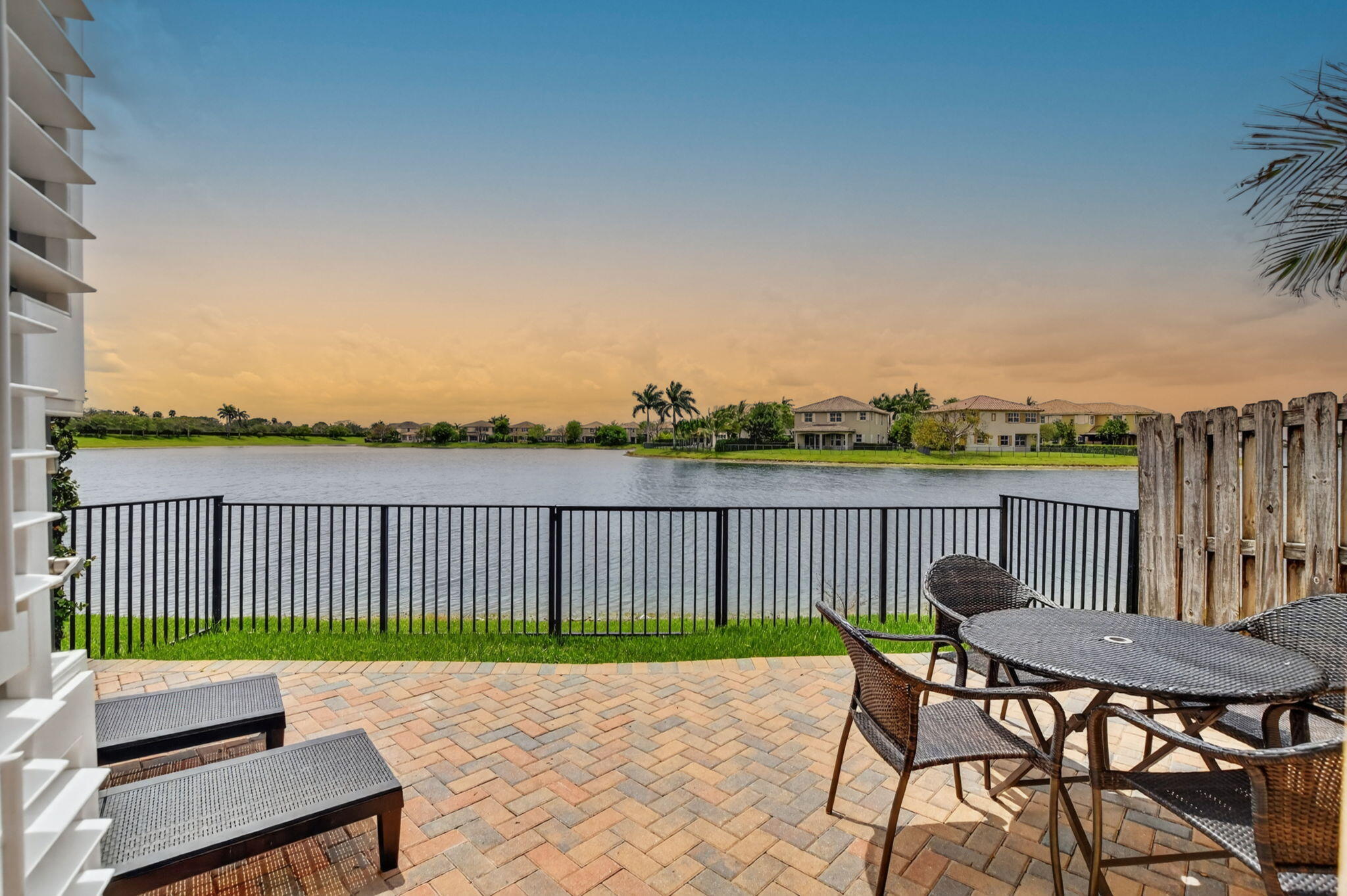 4BR – Townhouse at 8437 Lakeview Trail