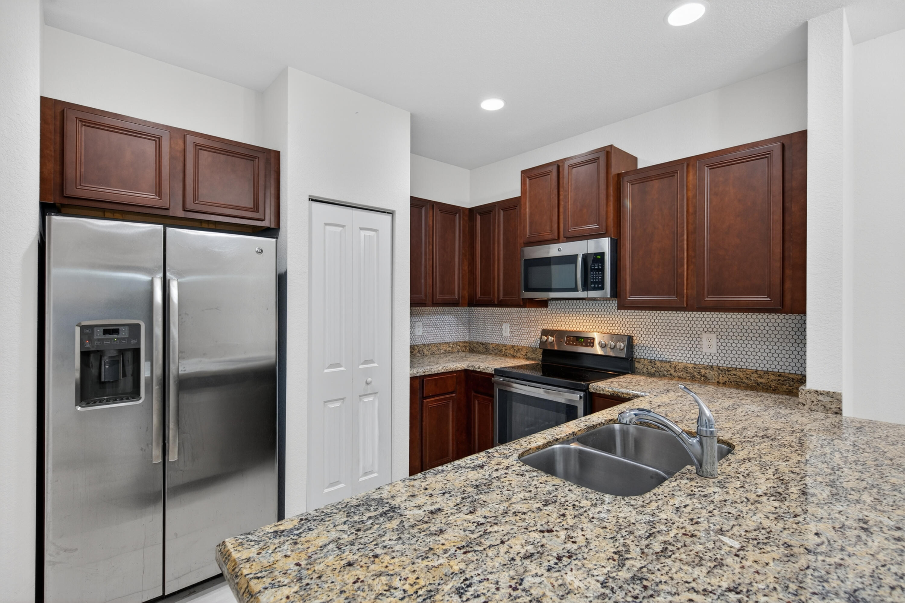 3BR – Townhouse at 4234 N Dixie Highway #122