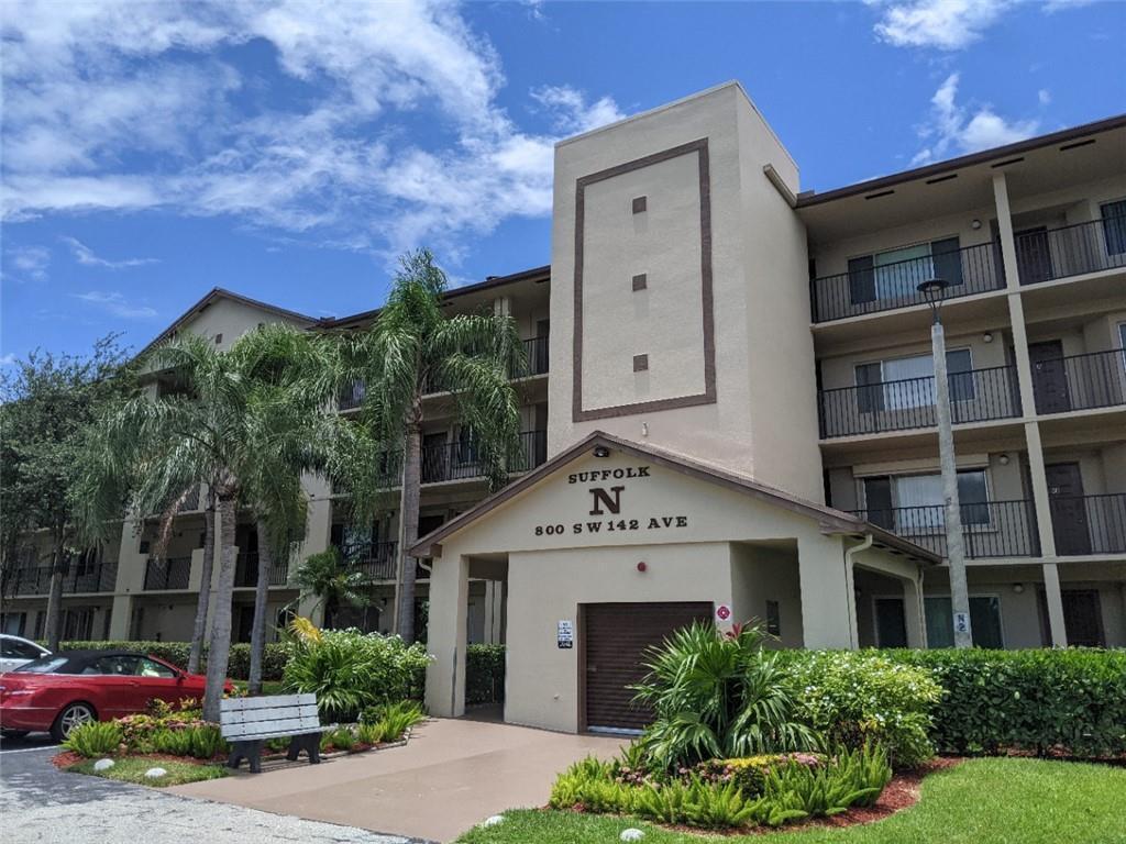 2BR – Condominium at 800 SW 142nd #401n