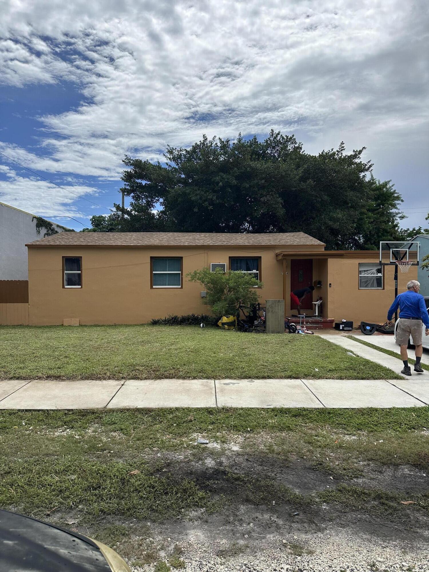 4BR – SingleFamilyResidence at 2114 Dewey Street
