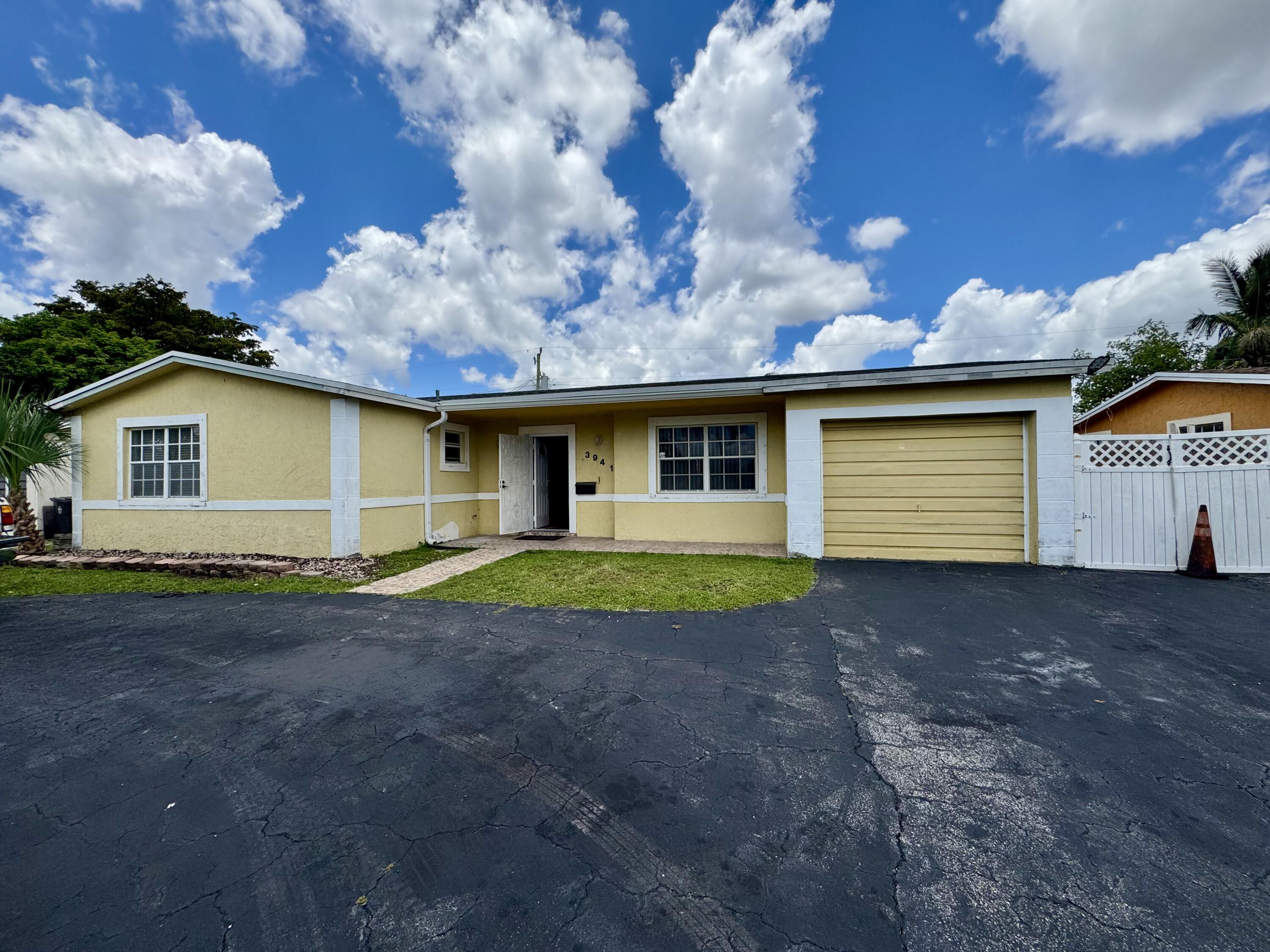 4BR – SingleFamilyResidence at 3941 NW 36th Terrace