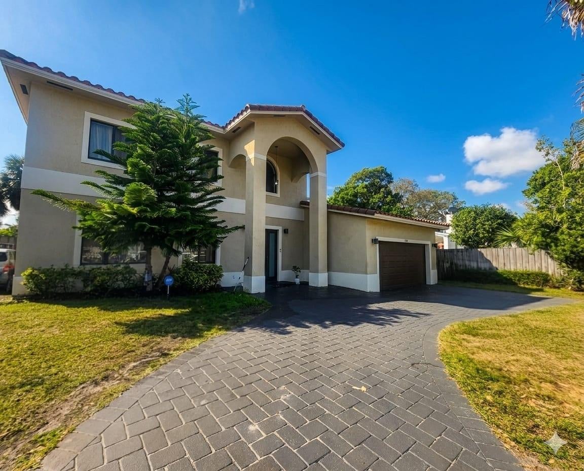 4BR – SingleFamilyResidence at 1514 Davie Boulevard