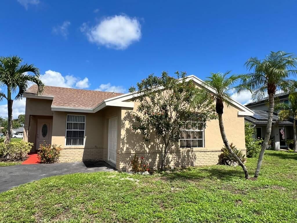 3BR – SingleFamilyResidence at 13761 Newport Manor