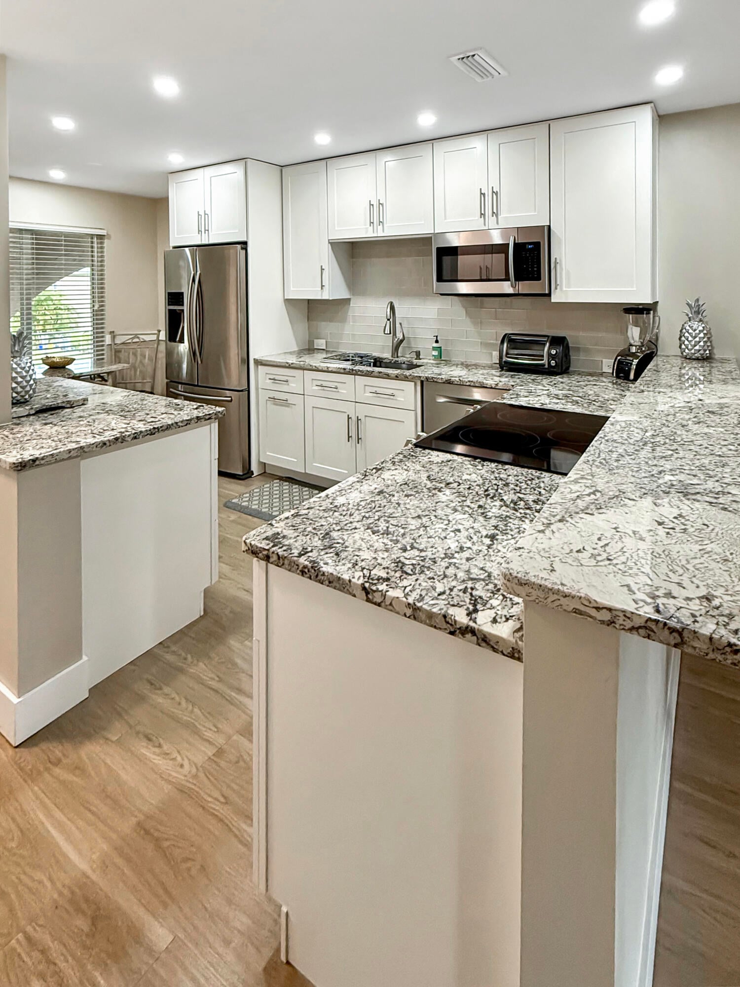 2BR – Condominium at 13916 Via Flora #F