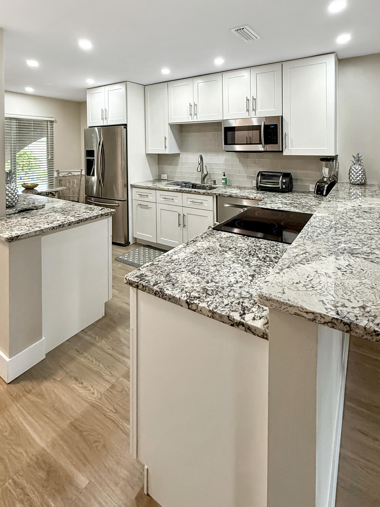 2BR – Condominium at 13916 Via Flora #F