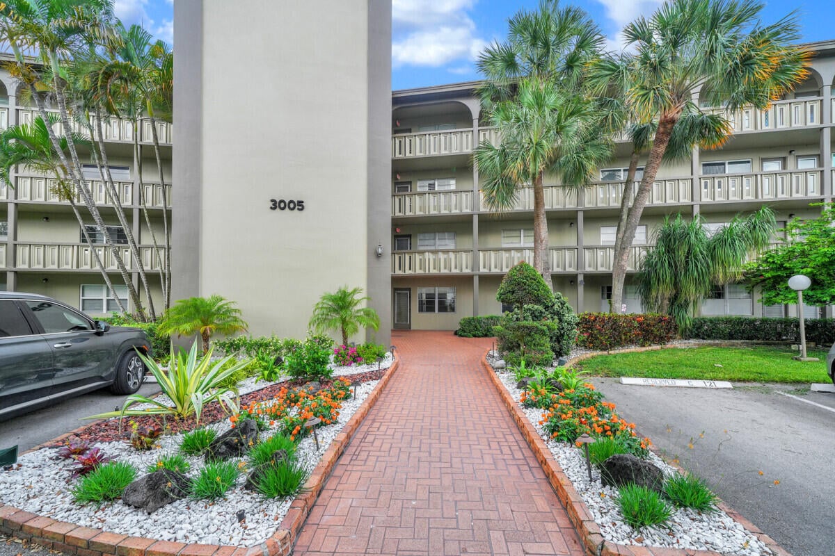 2BR – Condominium at 3005 Portofino Isle #N2