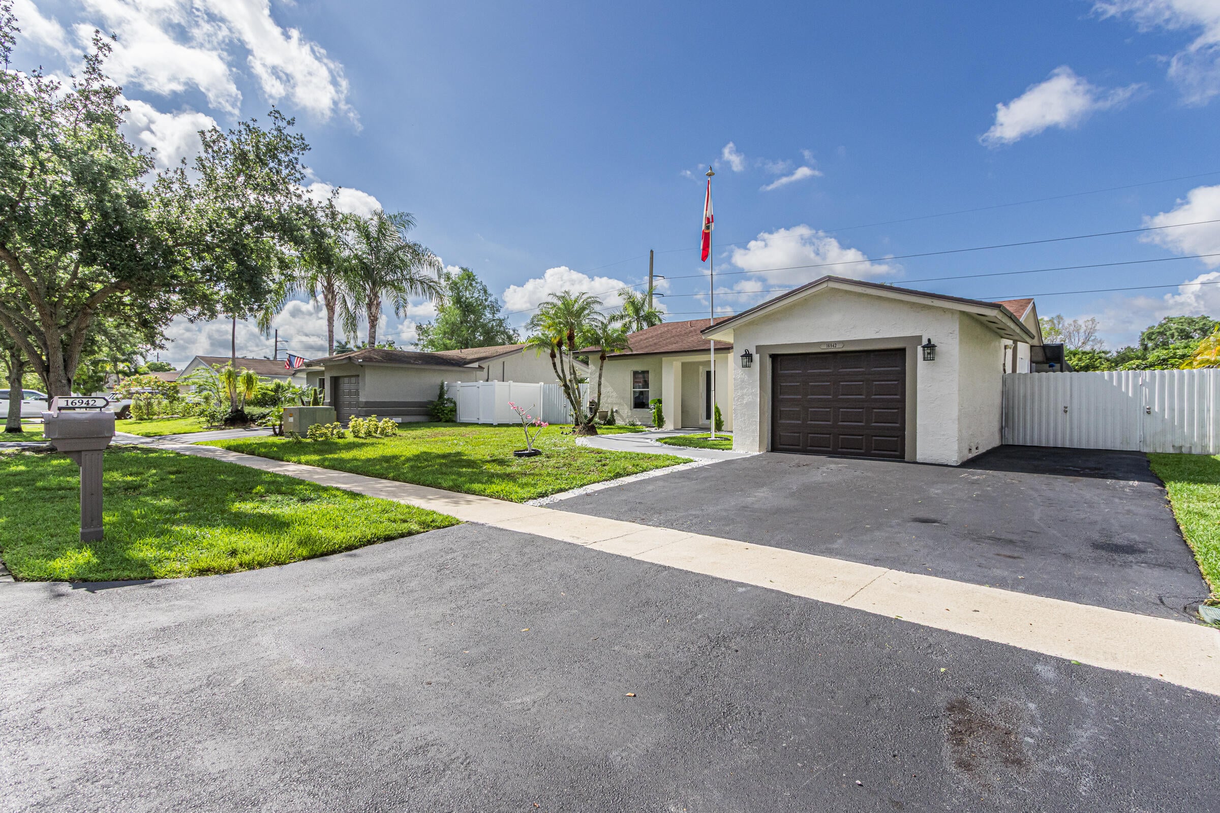 3BR – SingleFamilyResidence at 16942 SW 5th Way